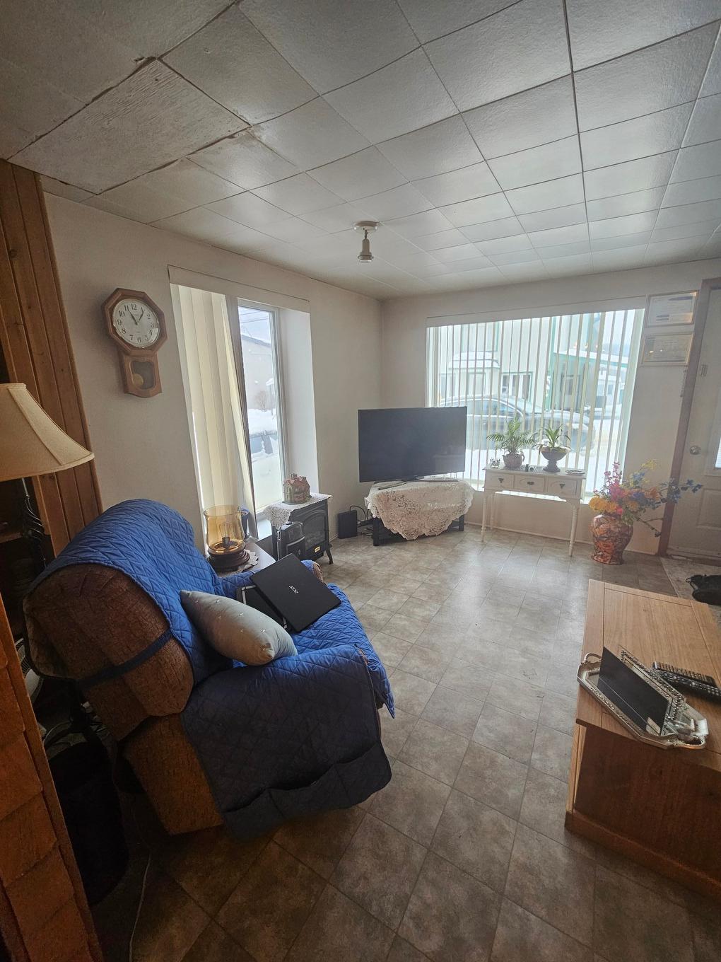 Salon - 21 - 23 Rue De La Poste, Labelle, QC - Indoor Photo Showing Living Room