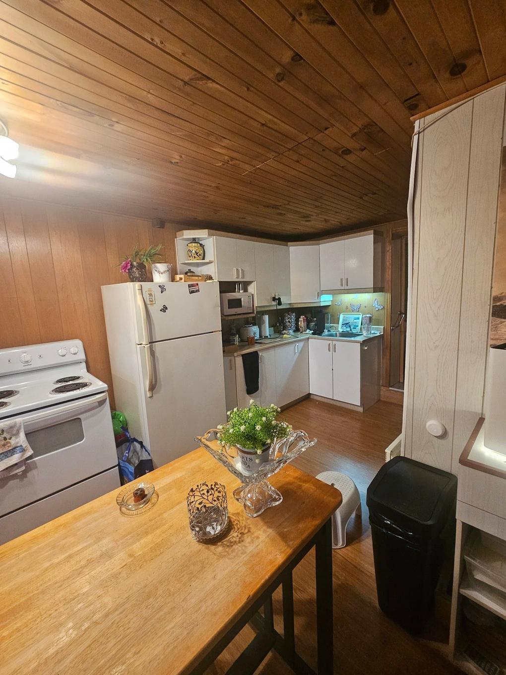 Cuisine - 21 - 23 Rue De La Poste, Labelle, QC - Indoor Photo Showing Kitchen