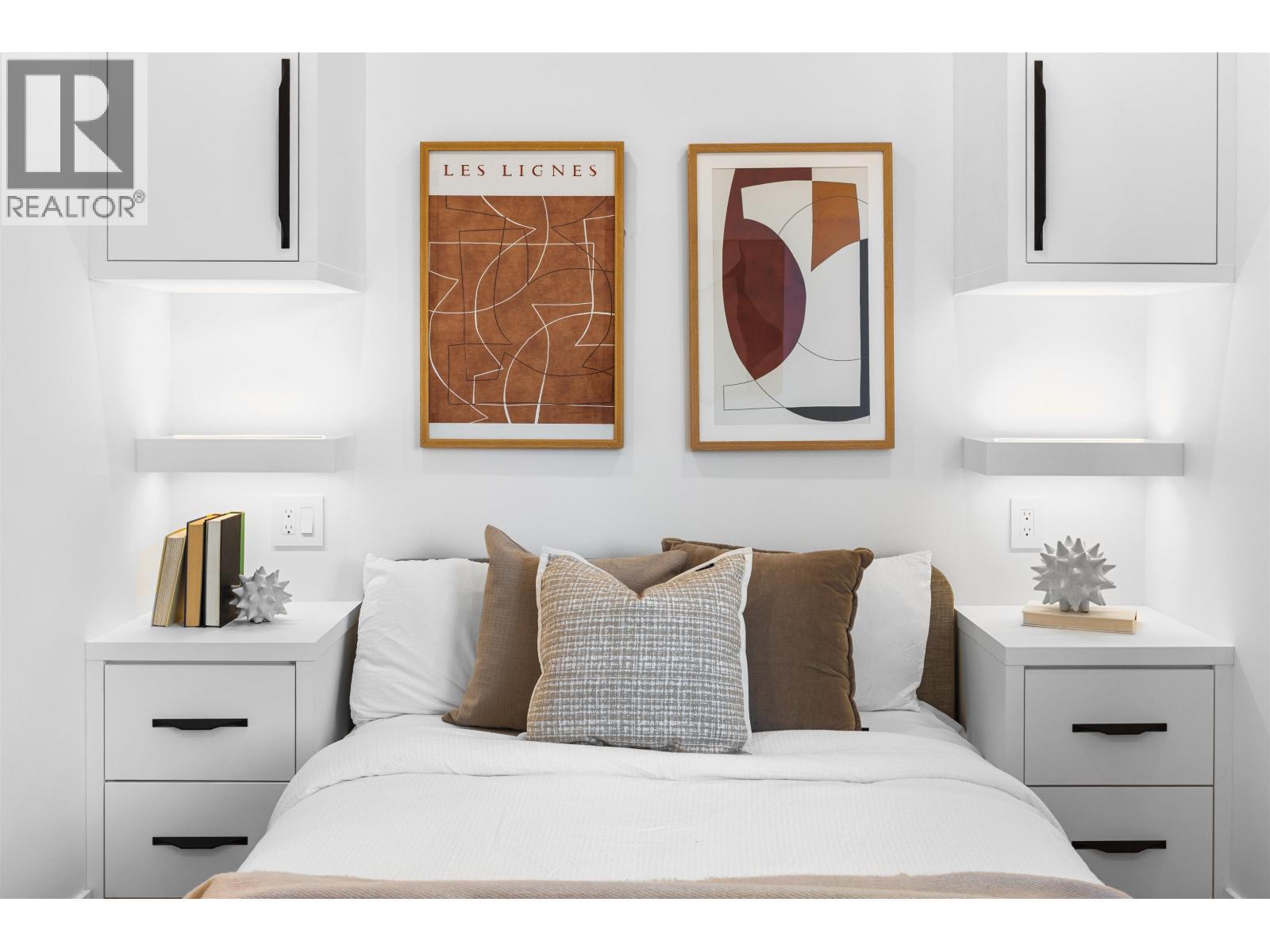 1 2435 Napier Street, Vancouver, BC - Indoor Photo Showing Bedroom