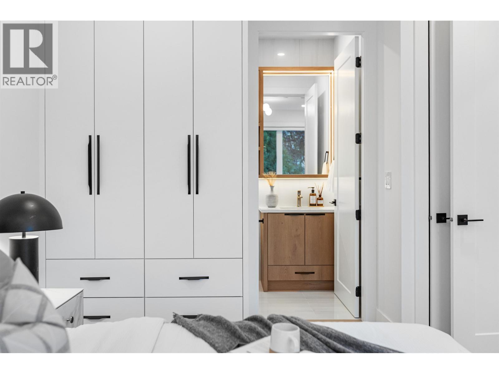 1 2435 Napier Street, Vancouver, BC - Indoor