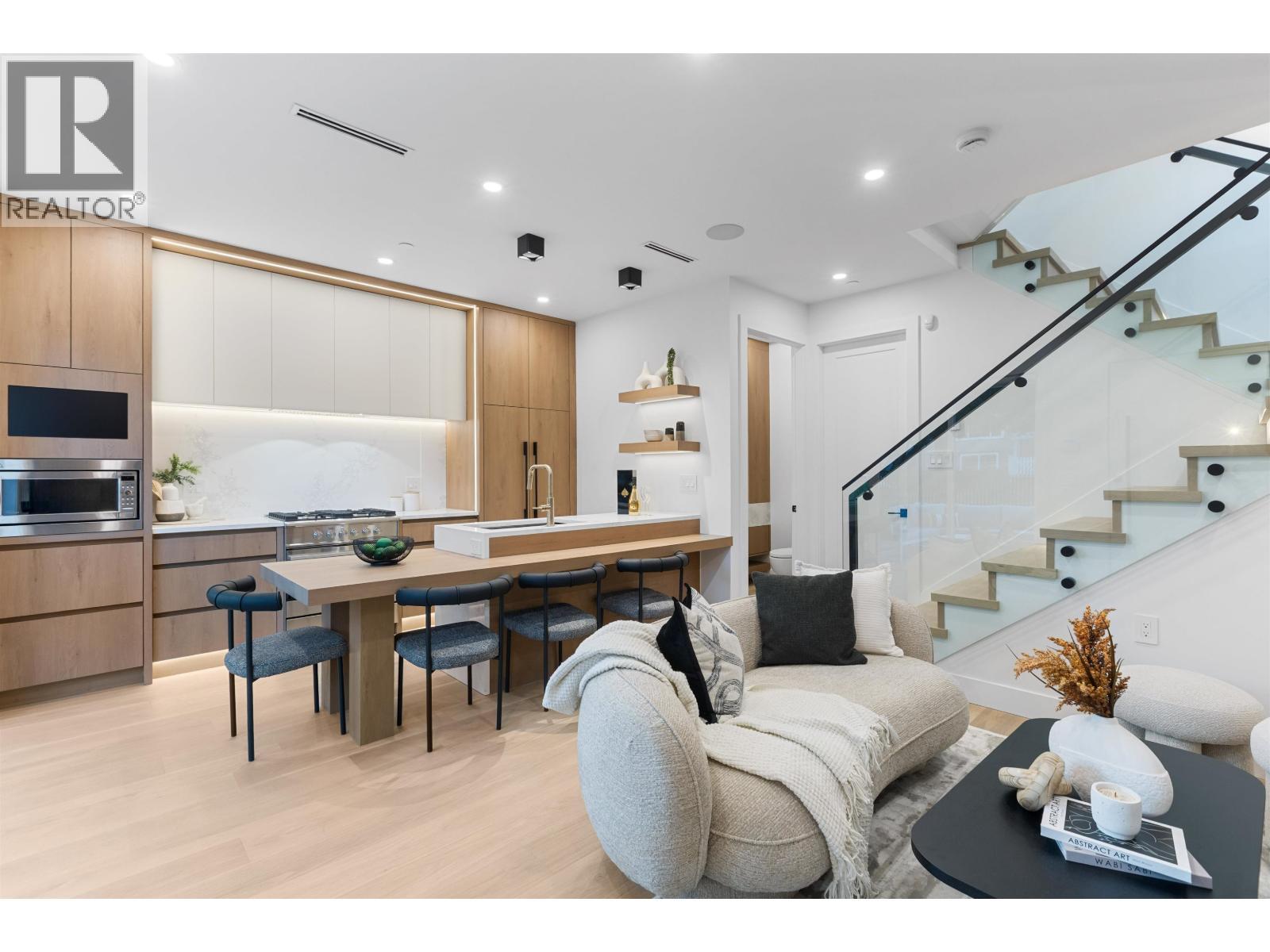 1 2435 Napier Street, Vancouver, BC - Indoor