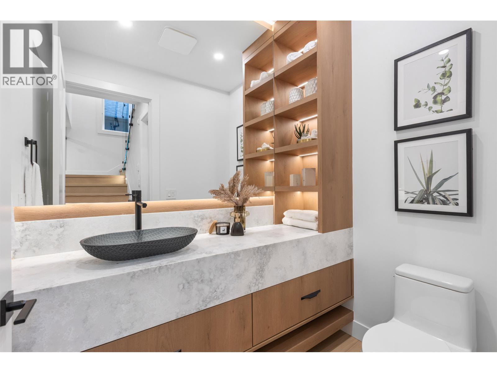 1 2435 Napier Street, Vancouver, BC - Indoor Photo Showing Bathroom