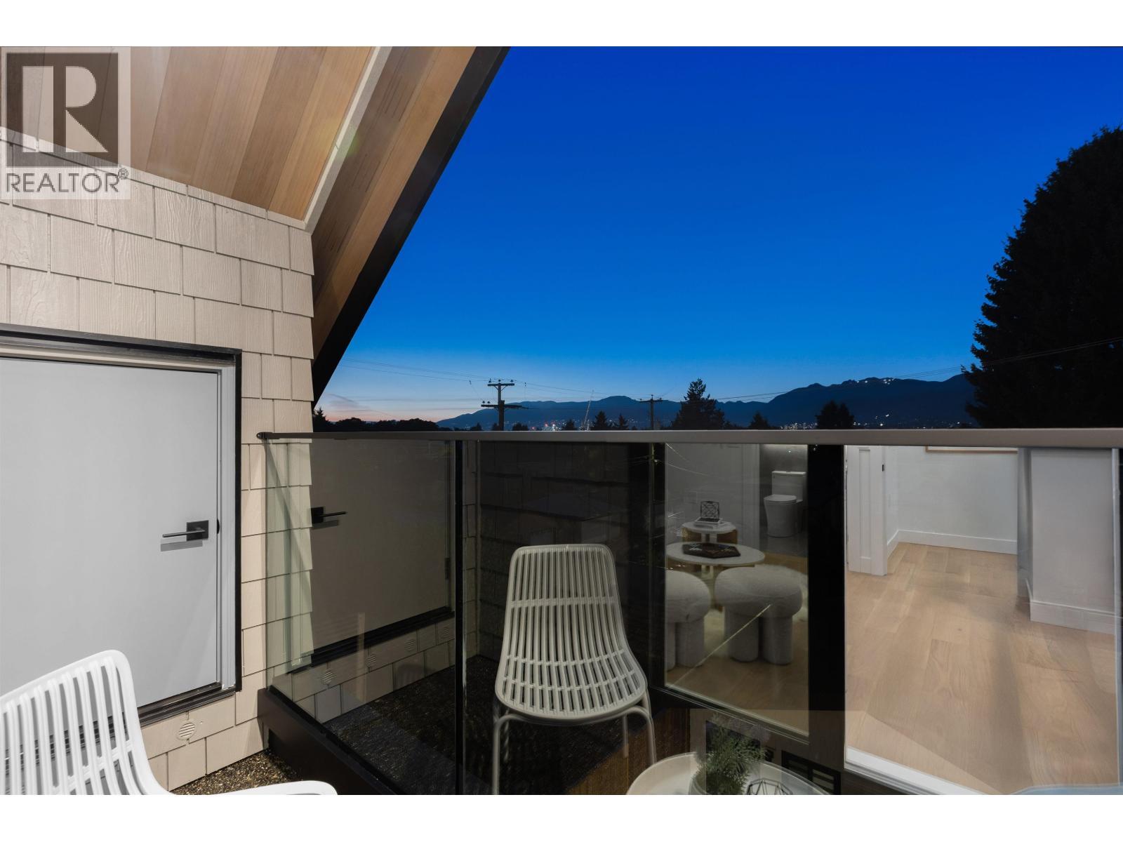 2 2435 Napier Street, Vancouver, BC
