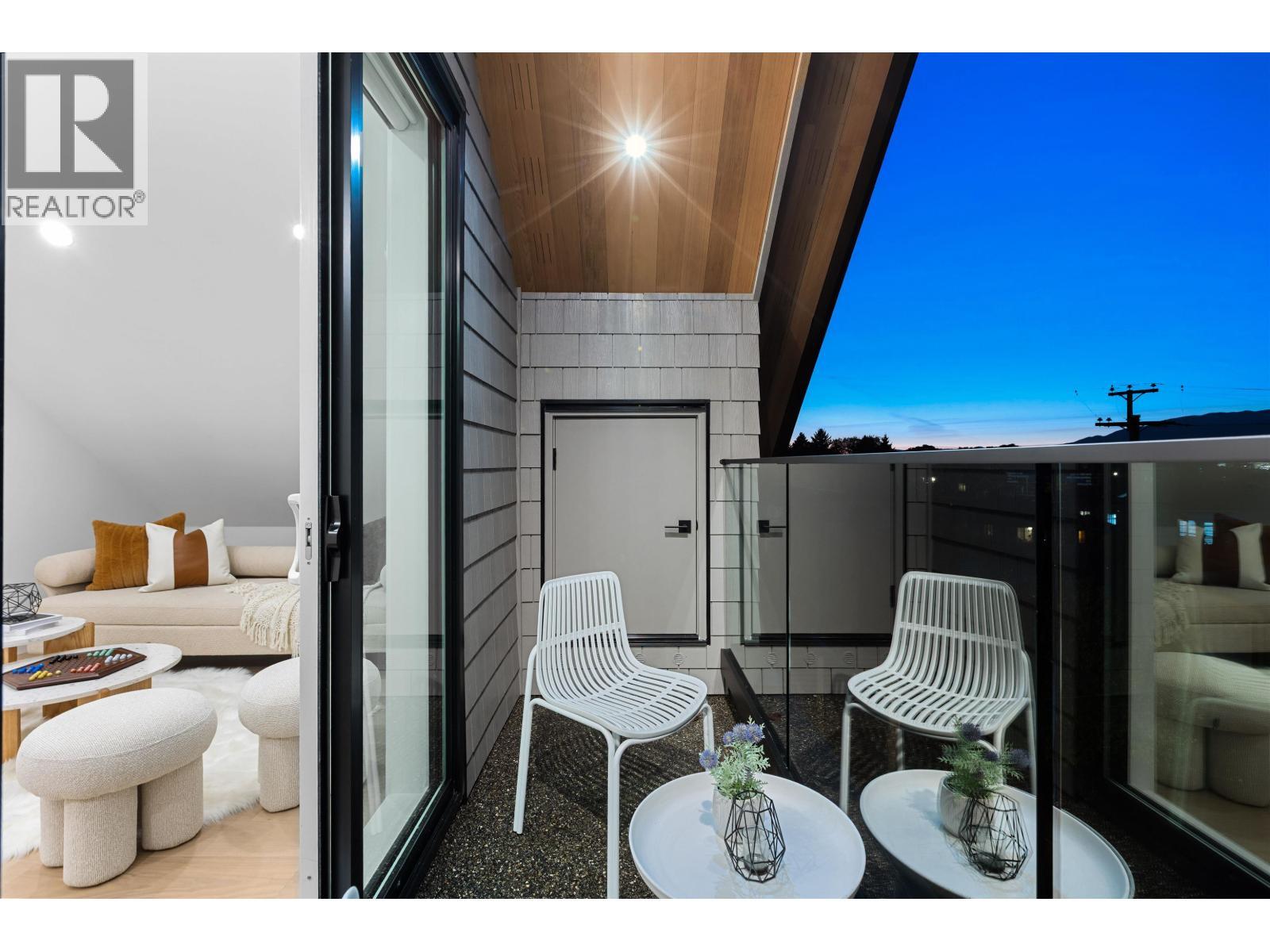 2 2435 Napier Street, Vancouver, BC