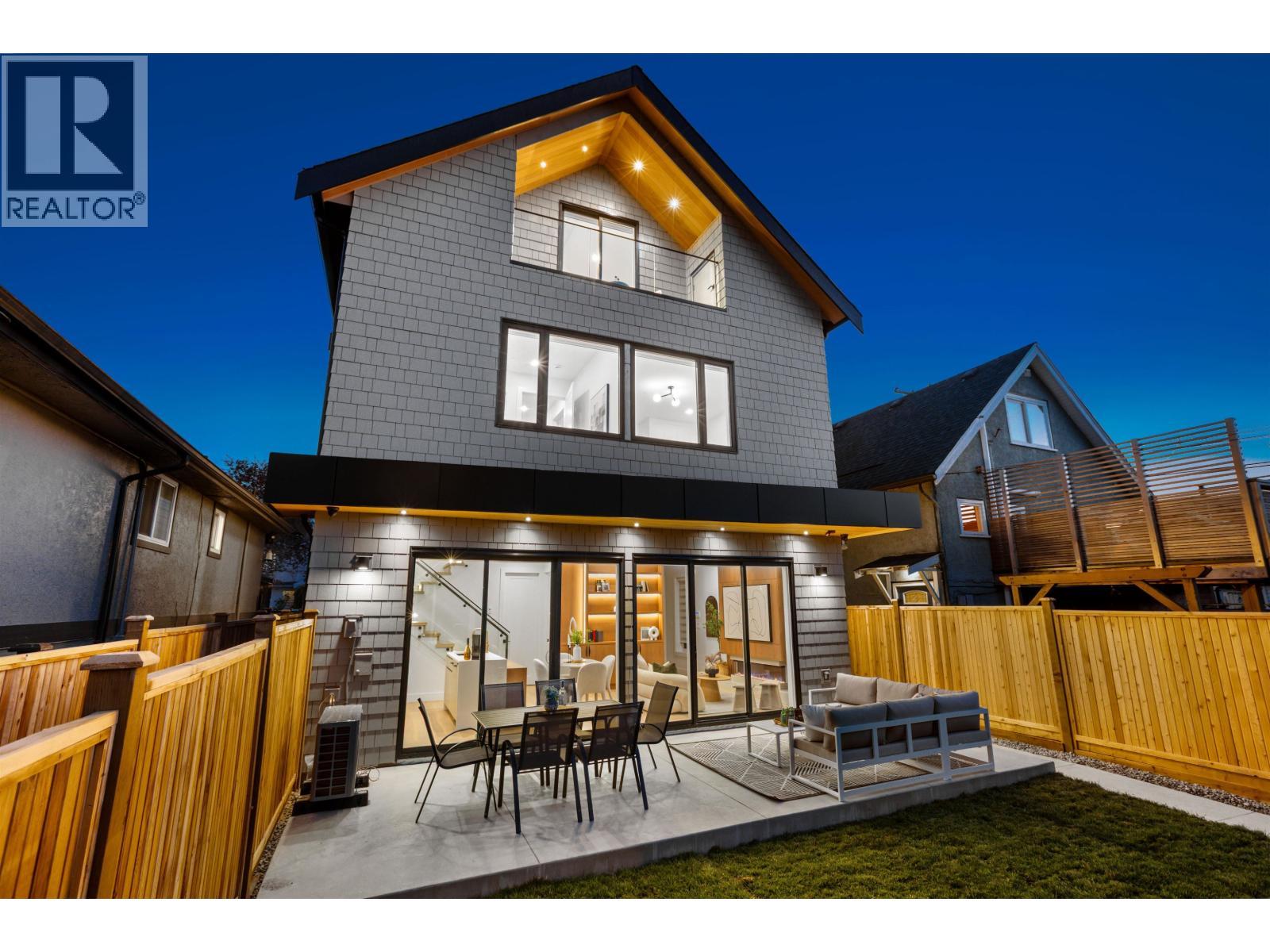 2 2435 Napier Street, Vancouver, BC