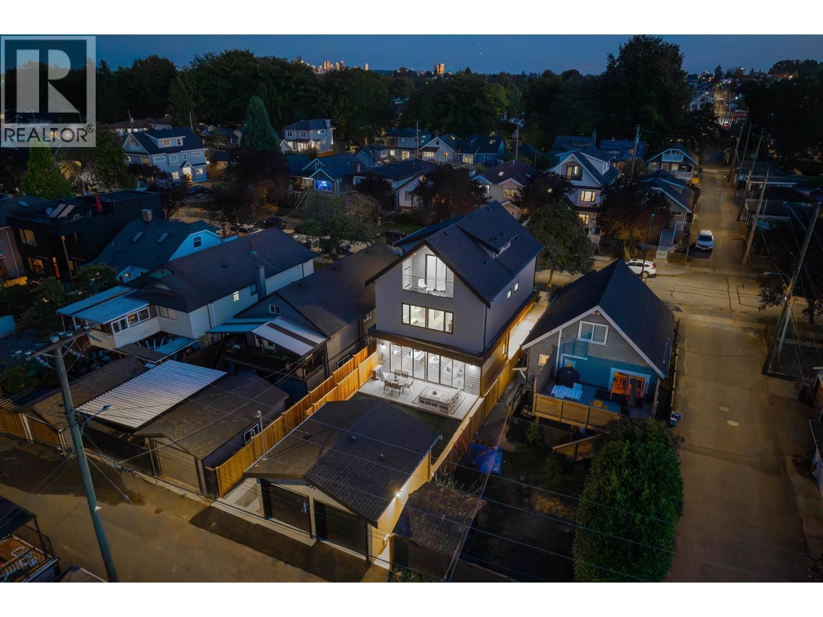 2 2435 Napier Street, Vancouver, BC