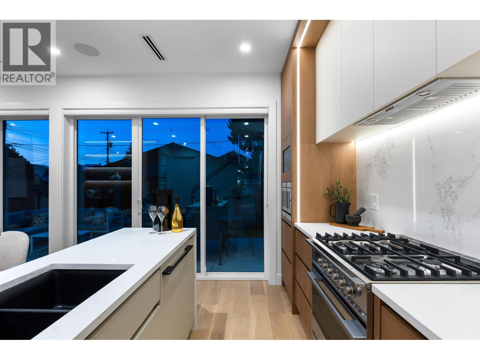 2 2435 Napier Street, Vancouver, BC