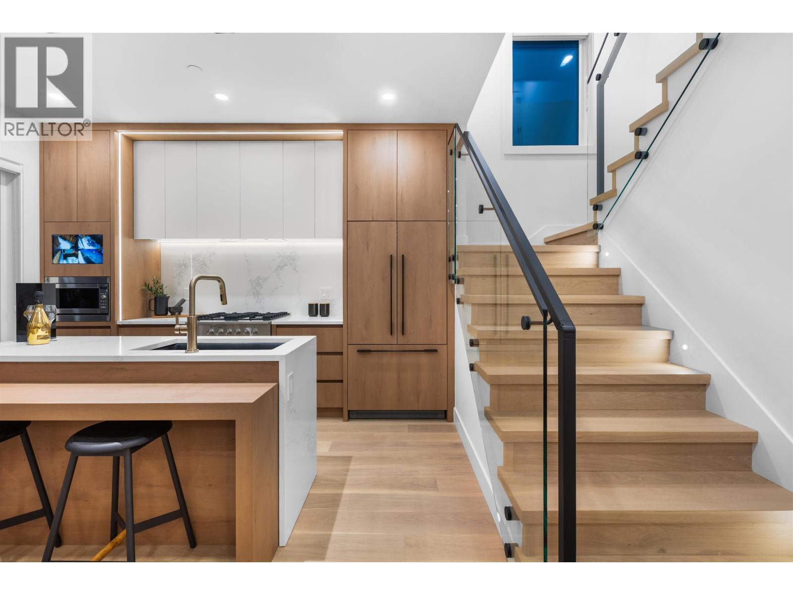 2 2435 Napier Street, Vancouver, BC