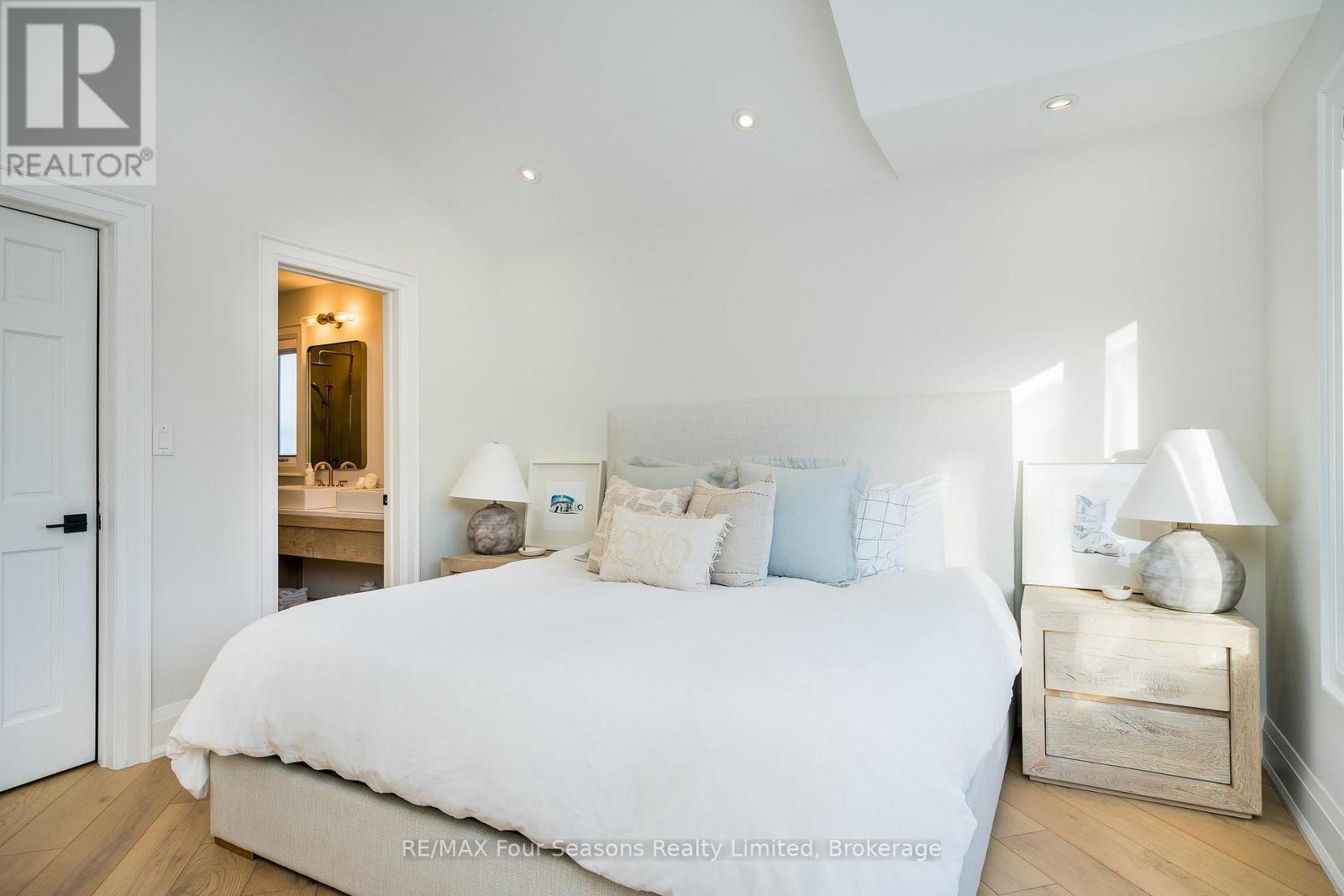 58 - 204 Blueski George Crescent, Blue Mountains, ON - Indoor Photo Showing Bedroom