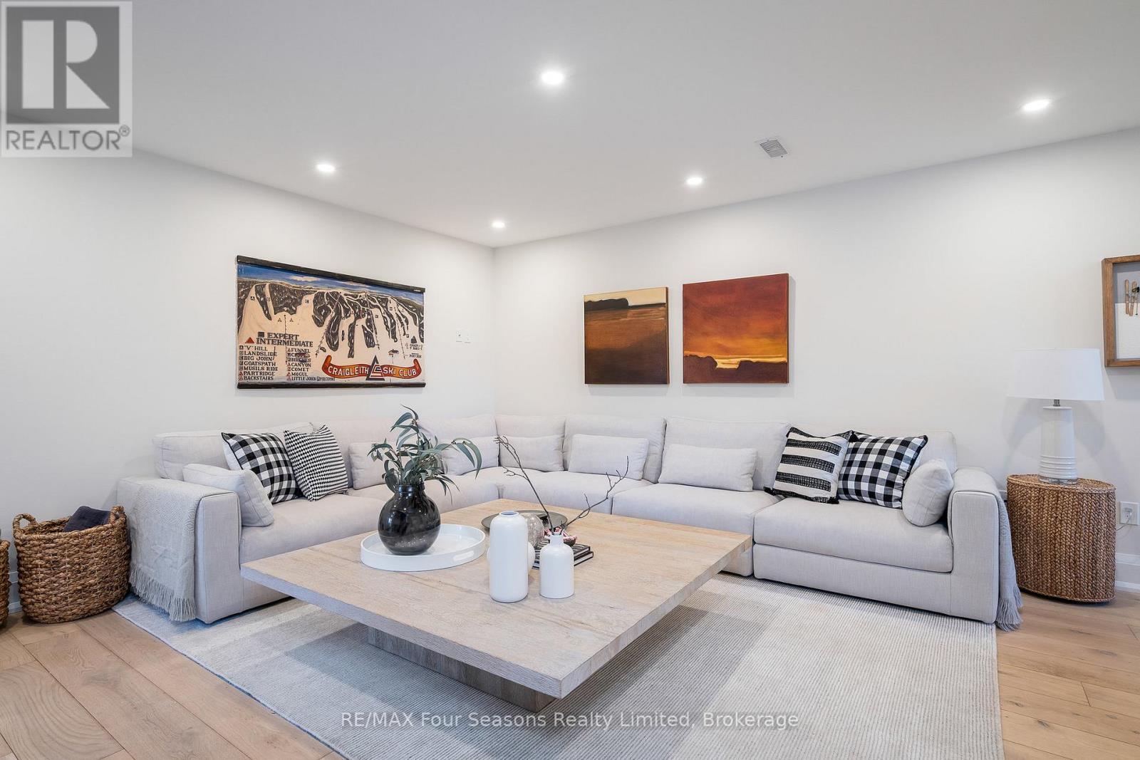 58 - 204 Blueski George Crescent, Blue Mountains, ON - Indoor Photo Showing Living Room