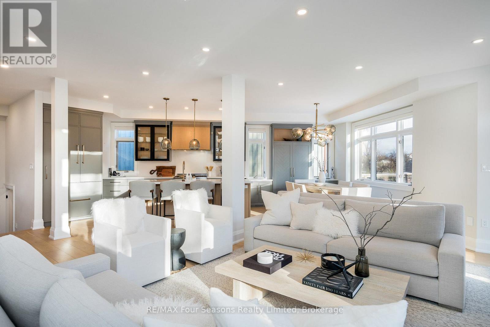 58 - 204 Blueski George Crescent, Blue Mountains, ON - Indoor Photo Showing Living Room