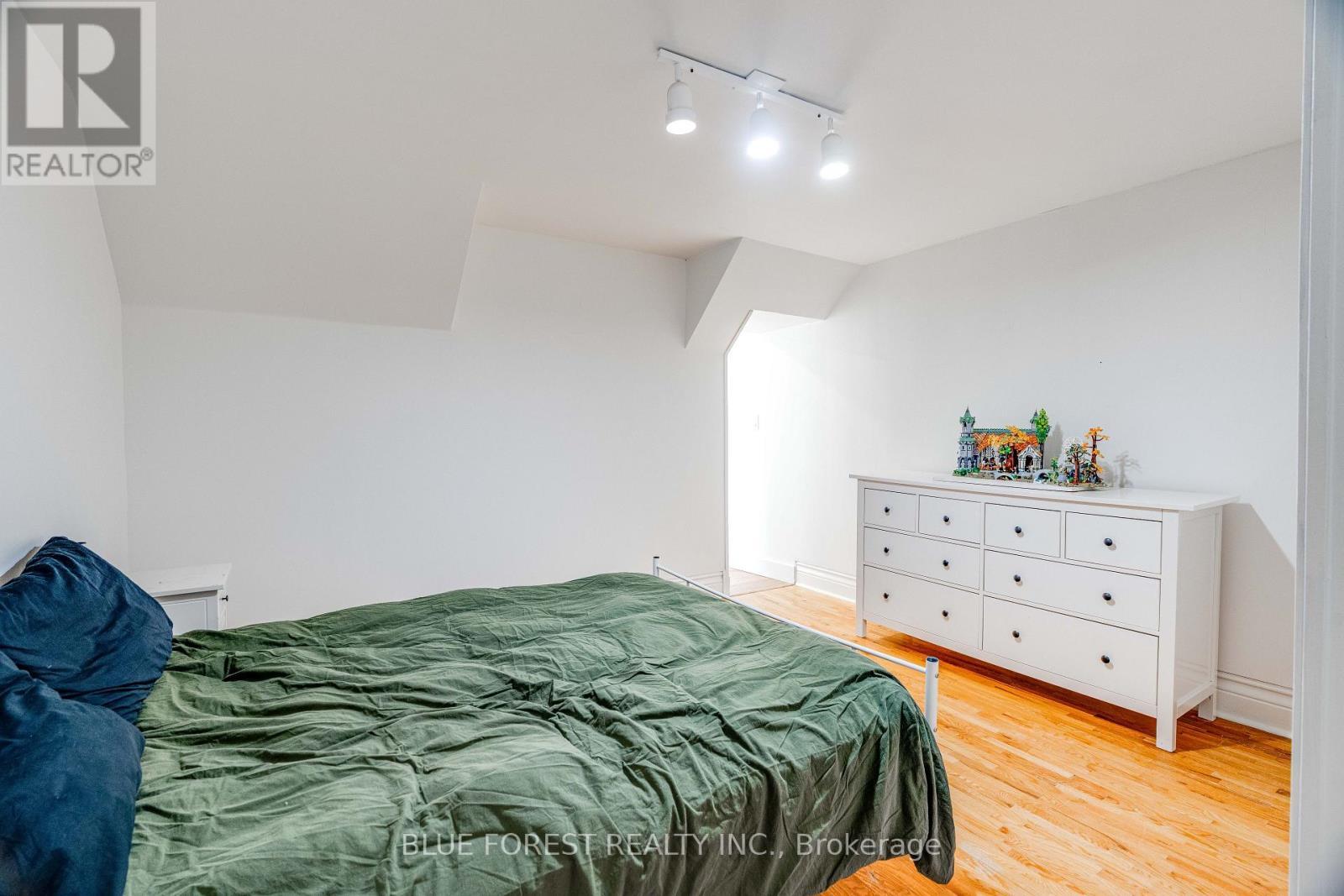 521 Upper Queen Street, London South (South P), ON - Indoor Photo Showing Bedroom