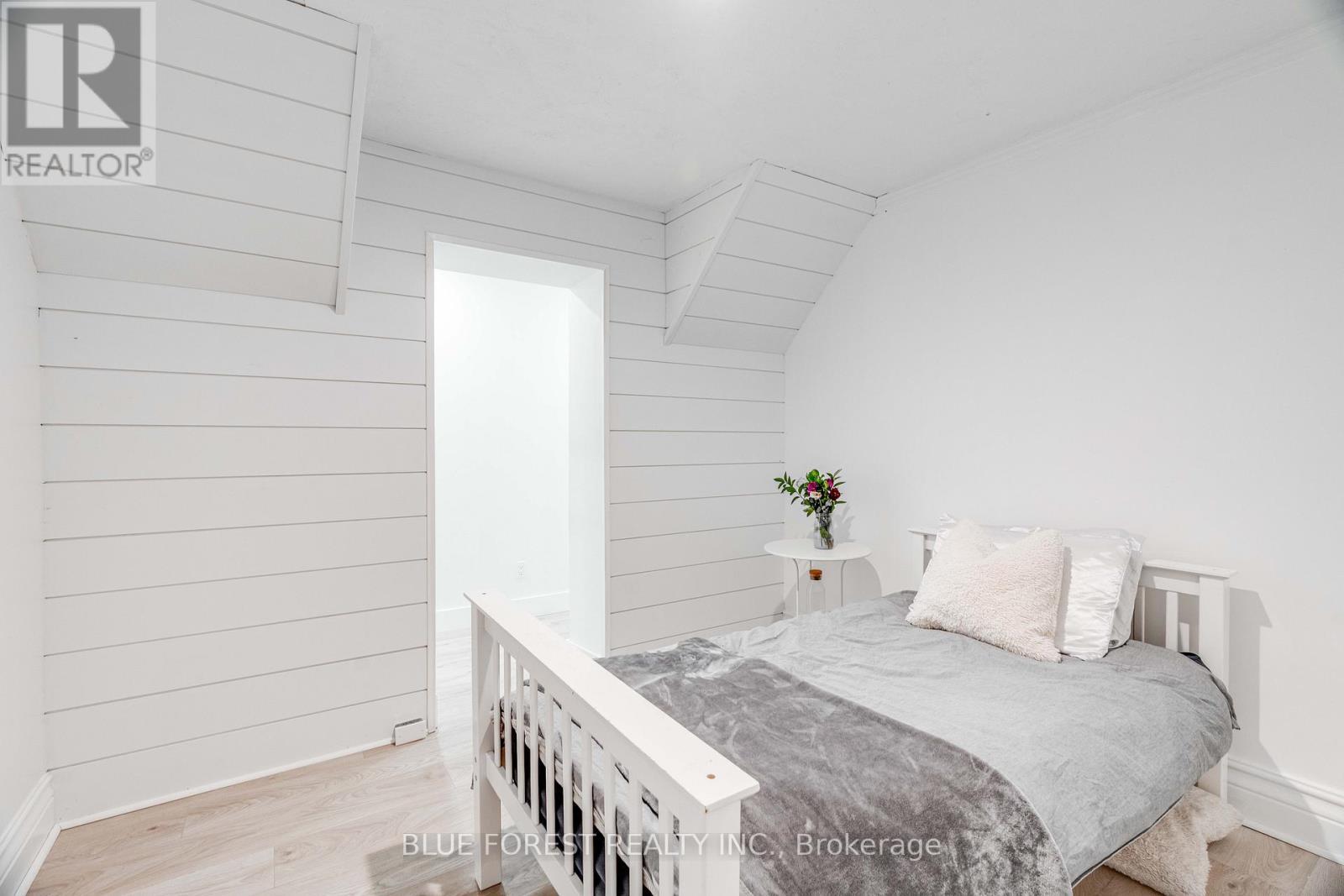 521 Upper Queen Street, London South (South P), ON - Indoor Photo Showing Bedroom