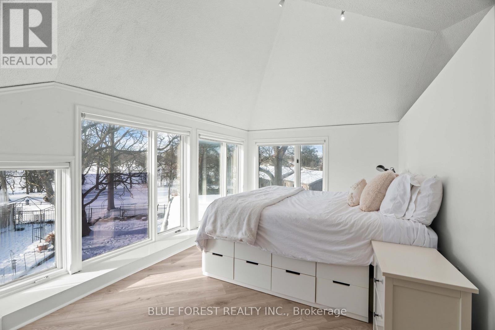 521 Upper Queen Street, London South (South P), ON - Indoor Photo Showing Bedroom