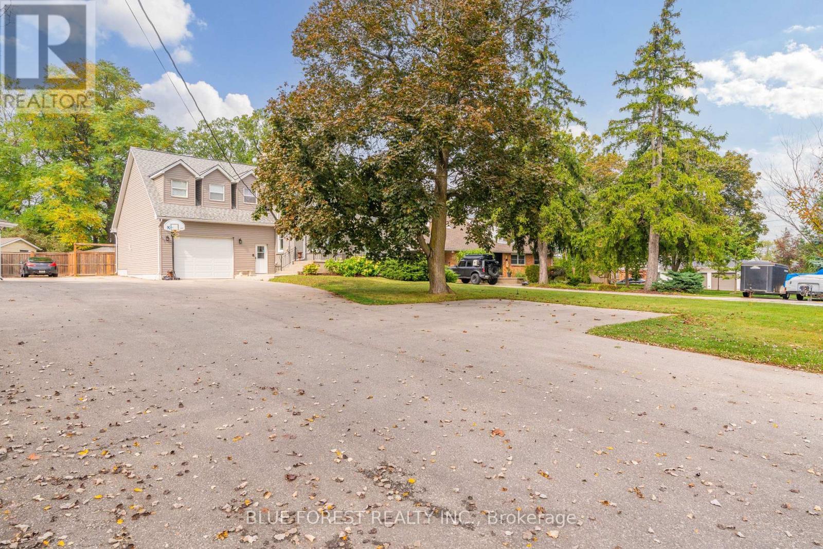 521 Upper Queen Street, London South (South P), ON - Outdoor