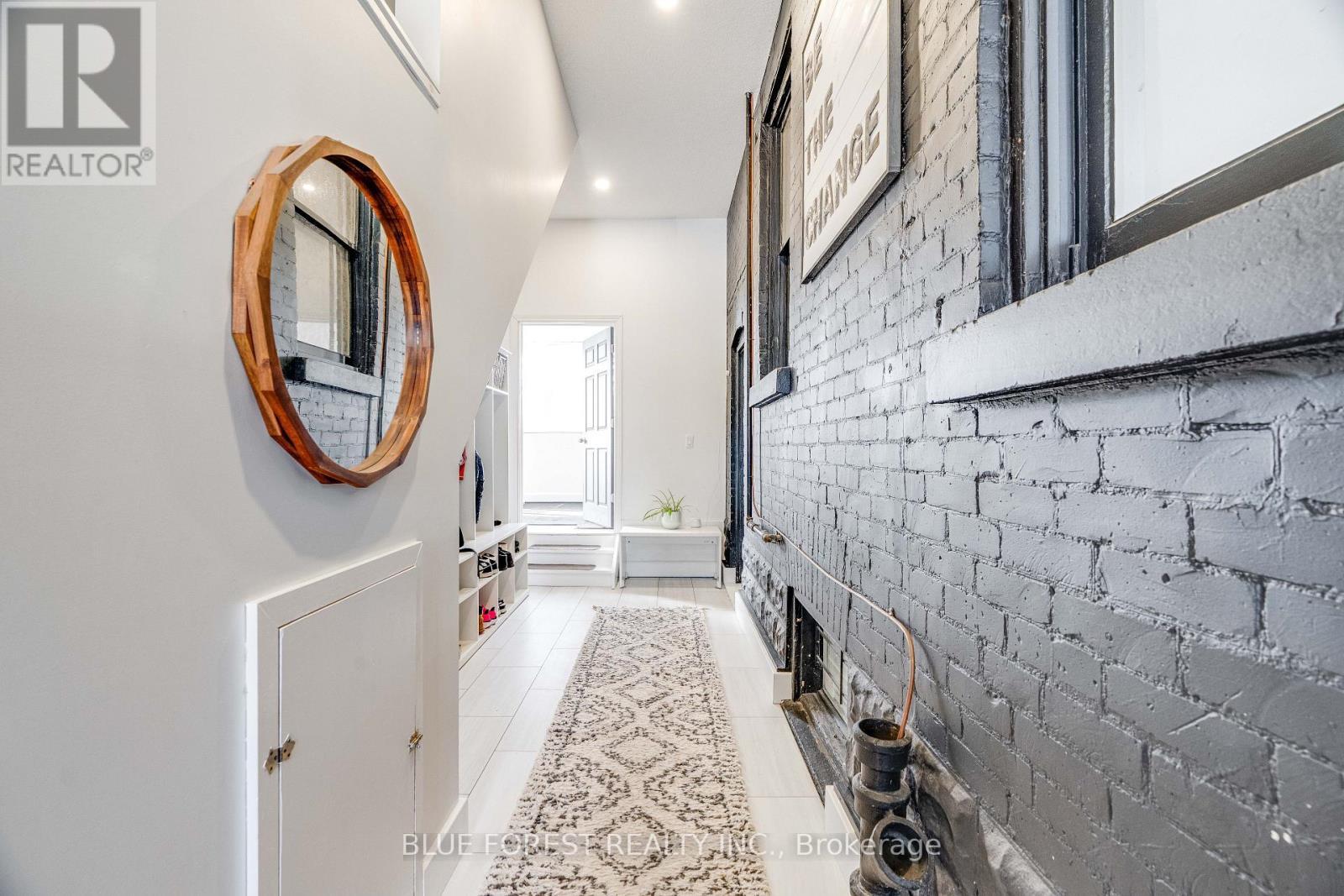 521 Upper Queen Street, London South (South P), ON - Indoor Photo Showing Other Room