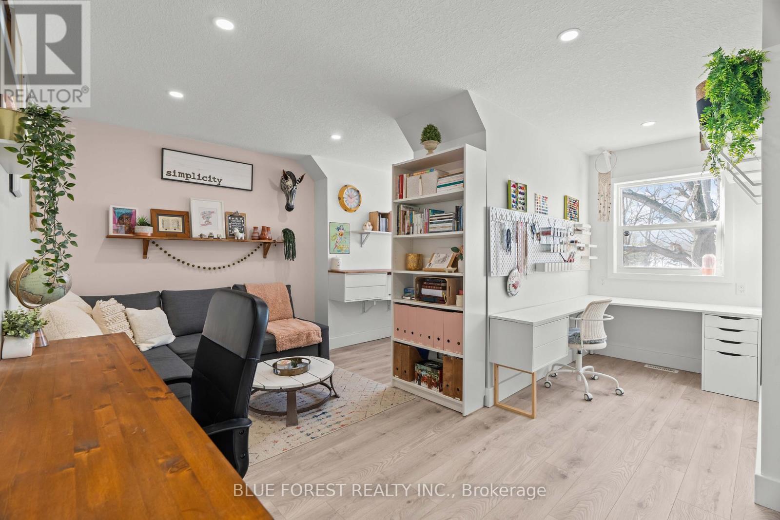 521 Upper Queen Street, London South (South P), ON - Indoor