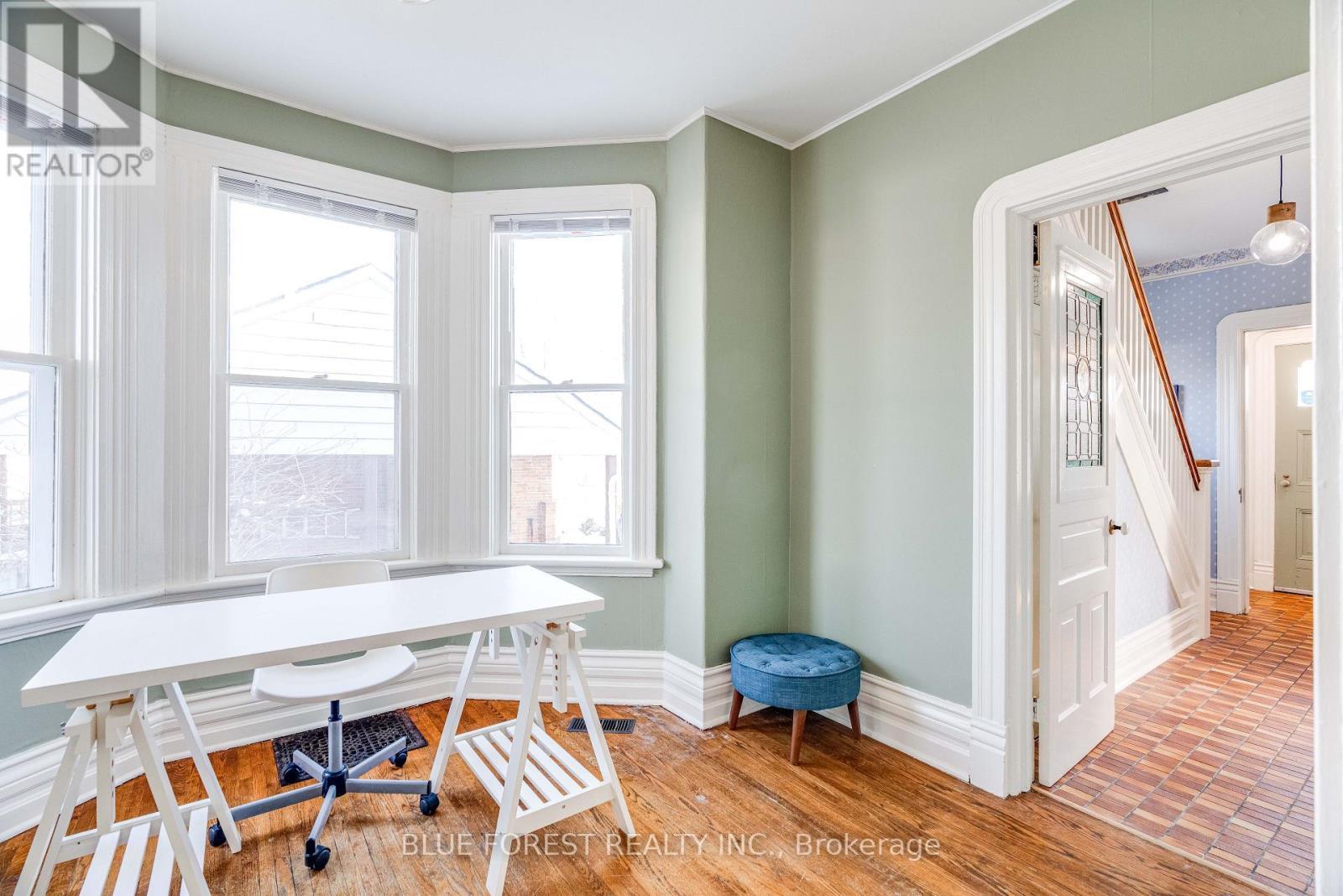 521 Upper Queen Street, London South (South P), ON - Indoor