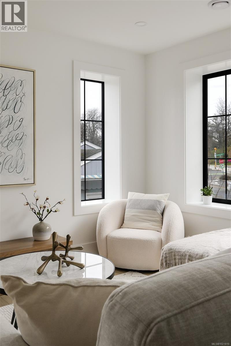 2 2268 Bowker Ave, Oak Bay, BC - Indoor Photo Showing Bedroom