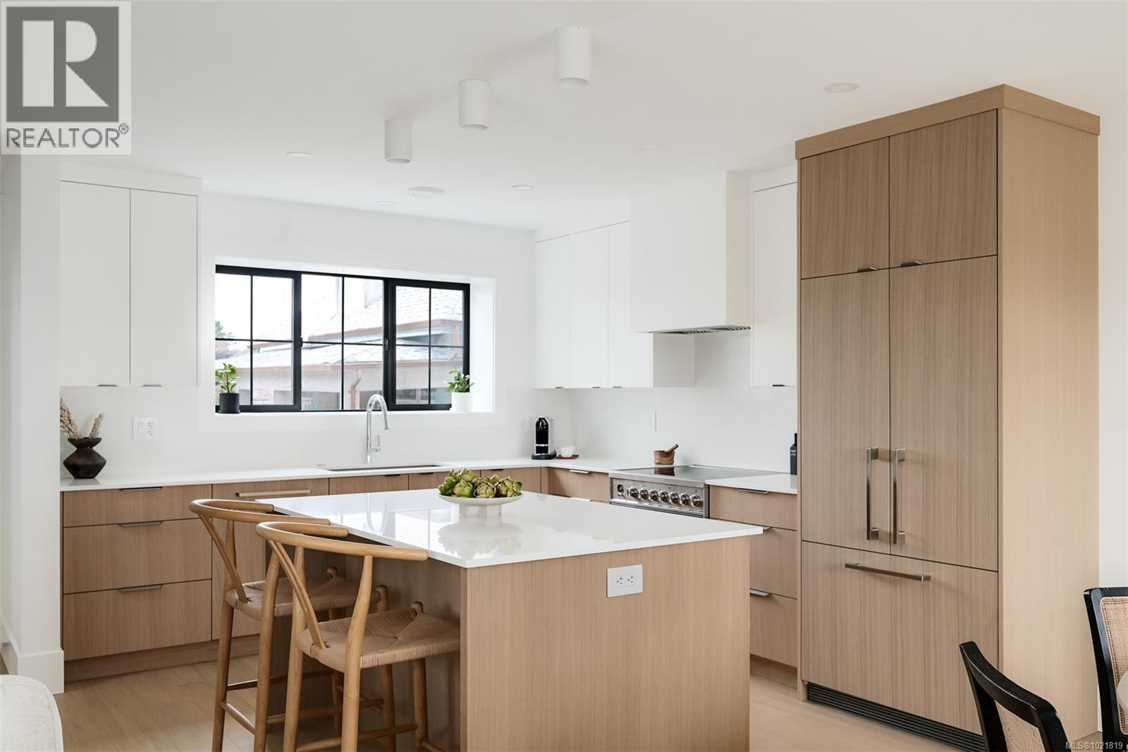 2 2268 Bowker Ave, Oak Bay, BC - Indoor Photo Showing Kitchen With Upgraded Kitchen