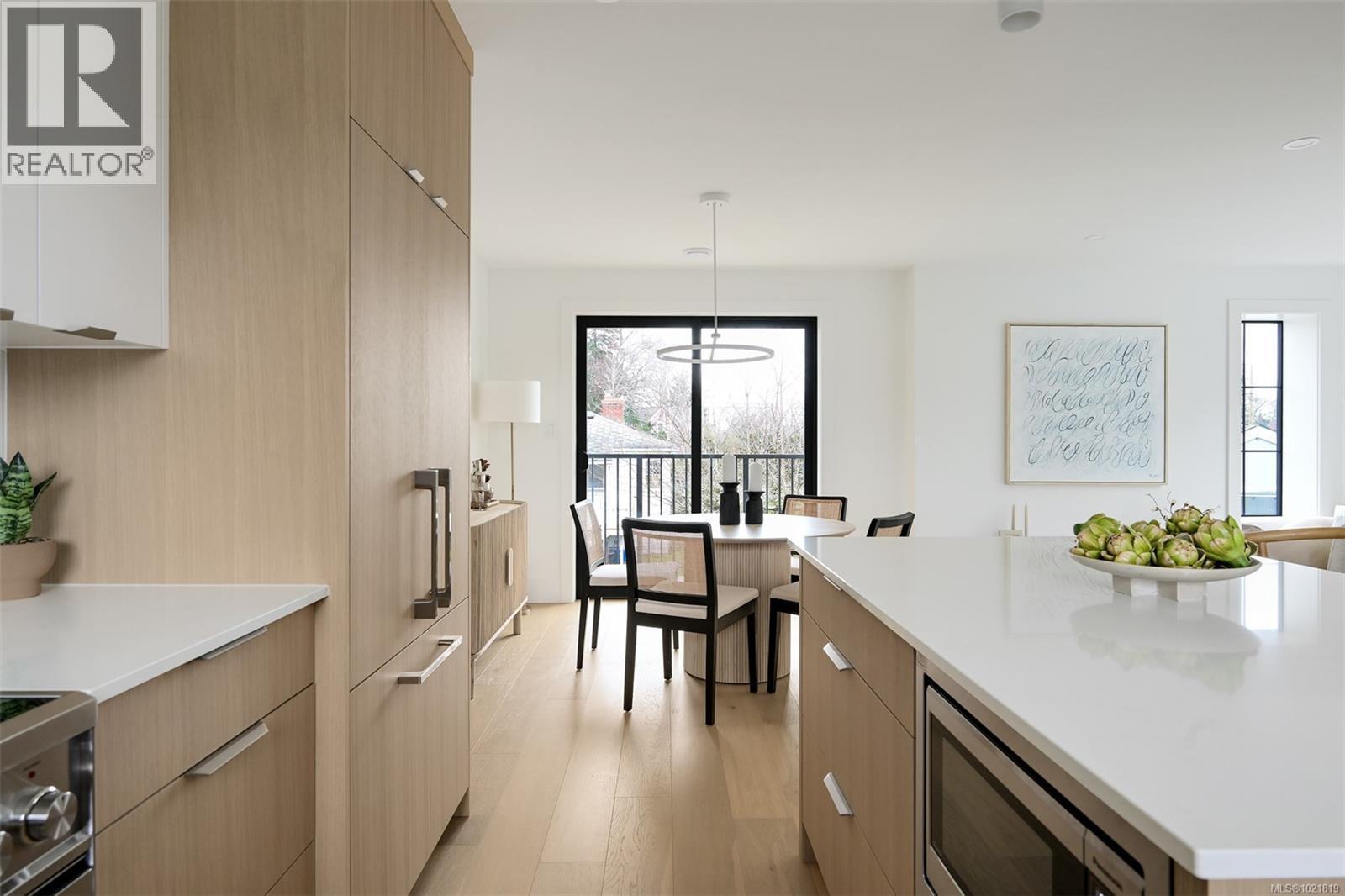 2 2268 Bowker Ave, Oak Bay, BC - Indoor Photo Showing Kitchen