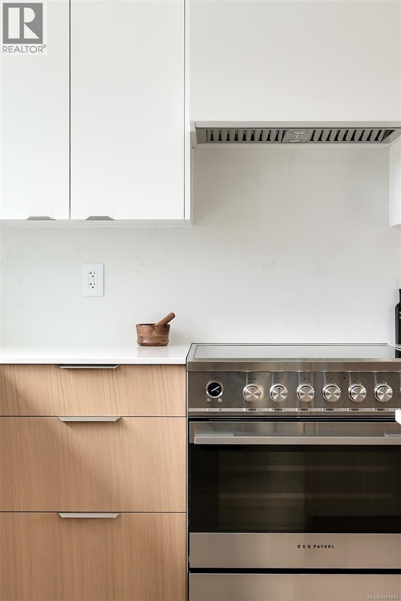 2 2268 Bowker Ave, Oak Bay, BC - Indoor Photo Showing Kitchen