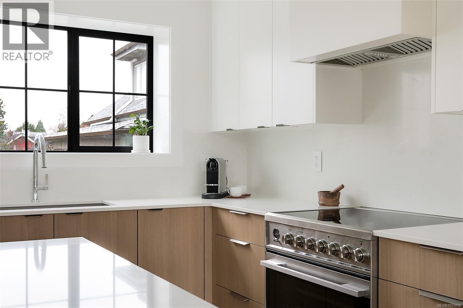 2 2268 Bowker Ave, Oak Bay, BC - Indoor Photo Showing Kitchen