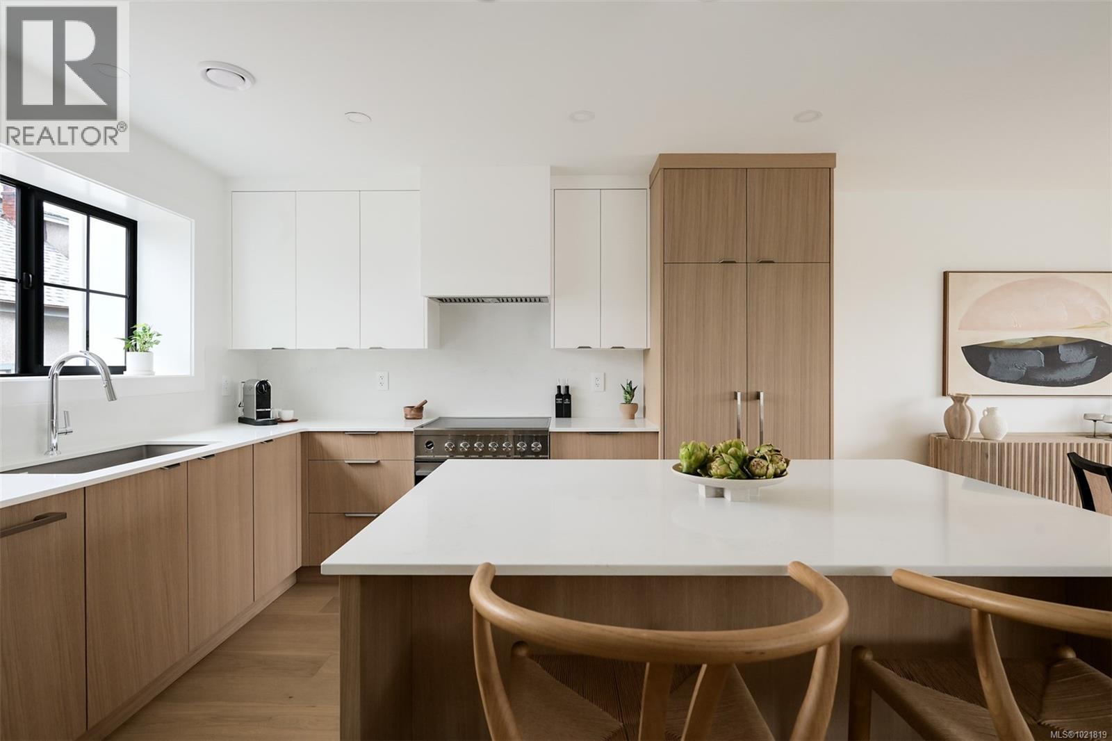 2 2268 Bowker Ave, Oak Bay, BC - Indoor Photo Showing Kitchen With Upgraded Kitchen