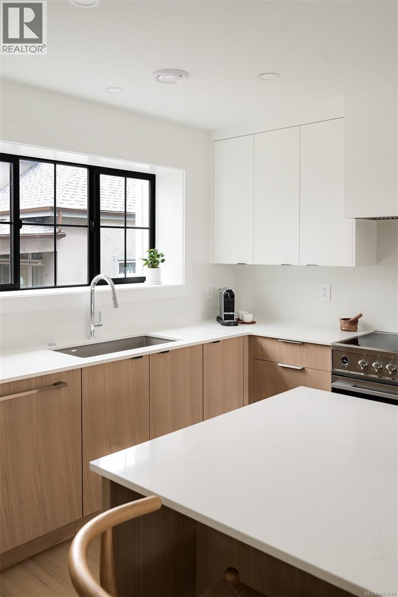 2 2268 Bowker Ave, Oak Bay, BC - Indoor Photo Showing Kitchen