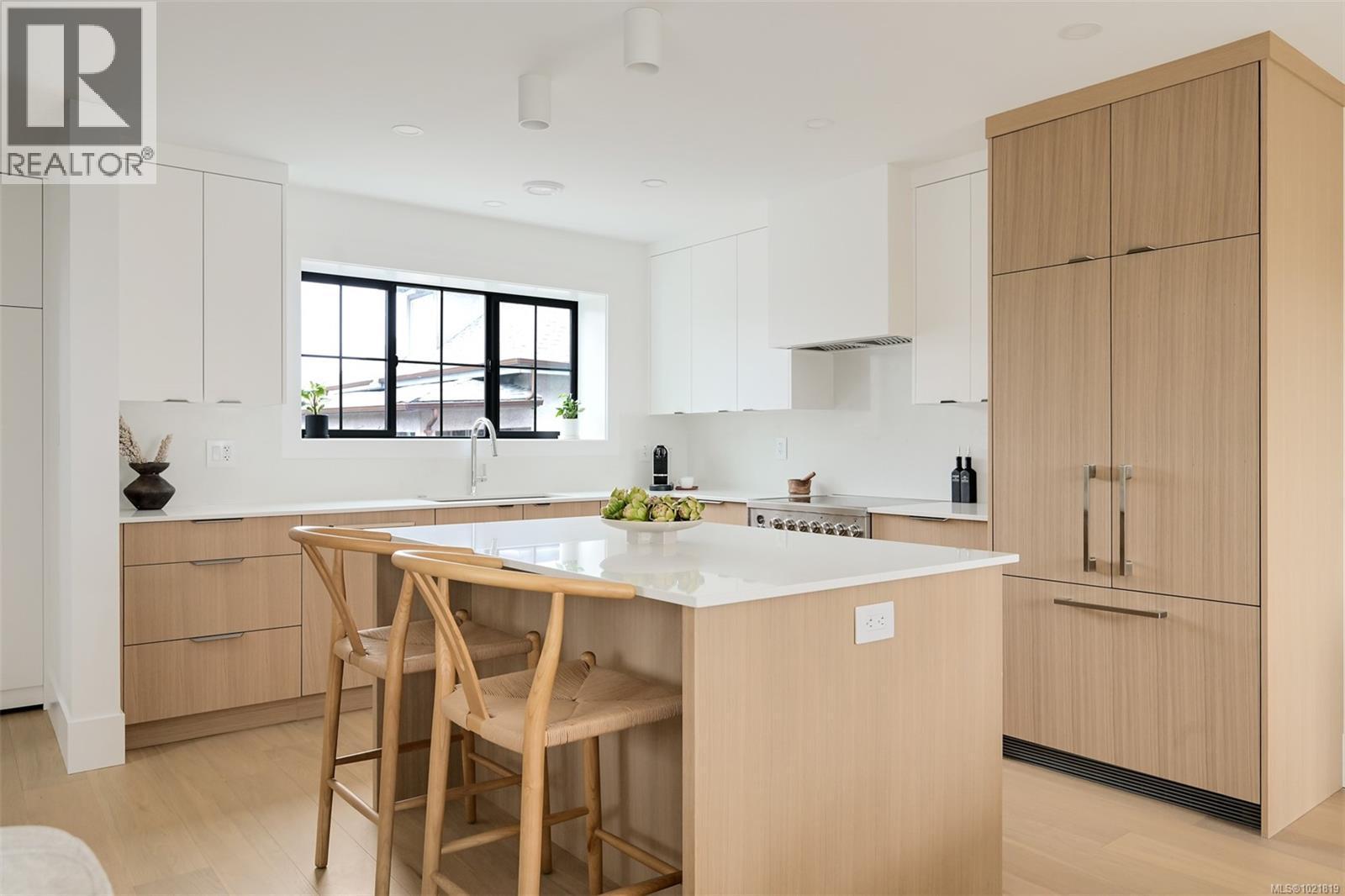 2 2268 Bowker Ave, Oak Bay, BC - Indoor Photo Showing Kitchen