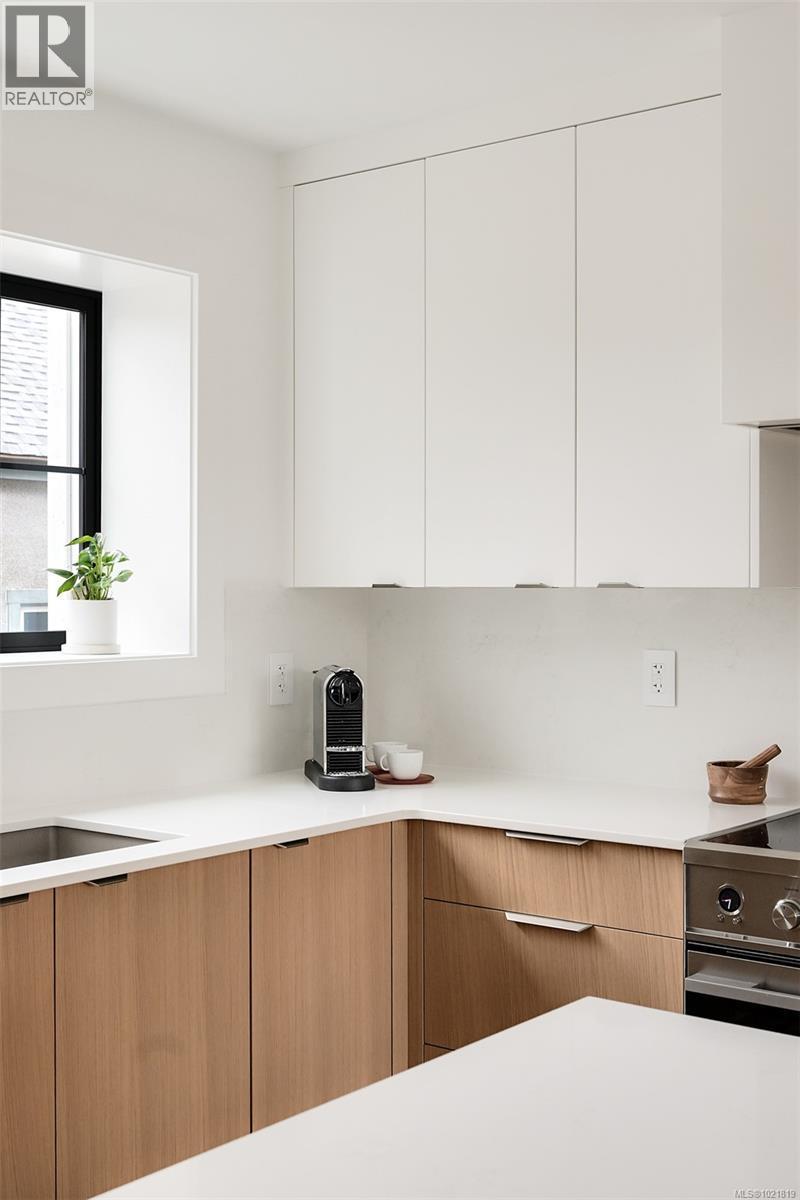 2 2268 Bowker Ave, Oak Bay, BC - Indoor Photo Showing Kitchen
