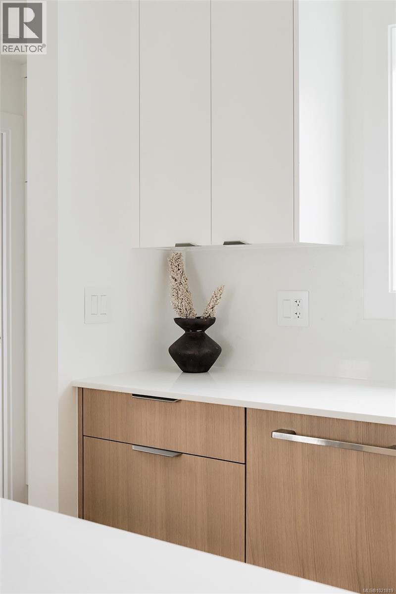 2 2268 Bowker Ave, Oak Bay, BC - Indoor