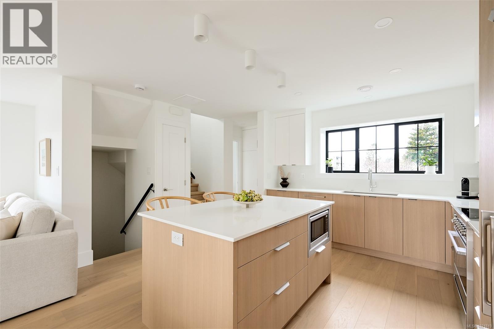 2 2268 Bowker Ave, Oak Bay, BC - Indoor Photo Showing Kitchen
