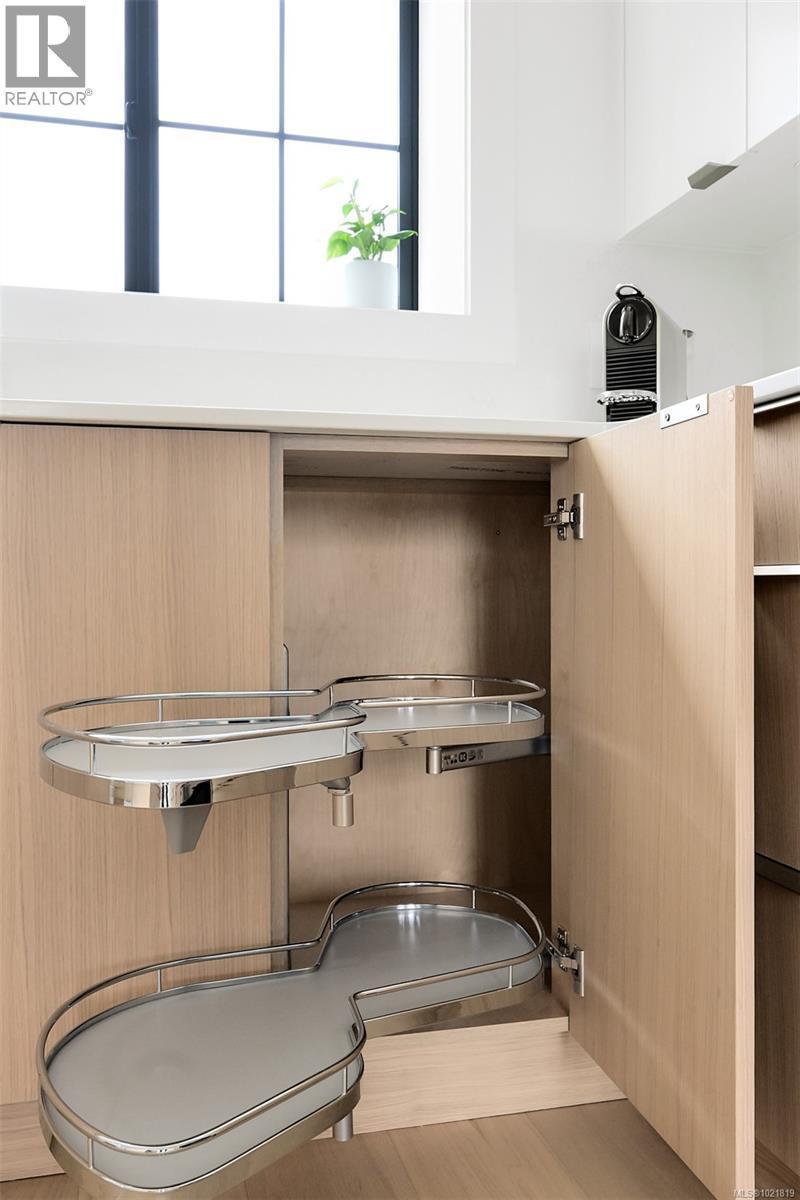 2 2268 Bowker Ave, Oak Bay, BC - Indoor