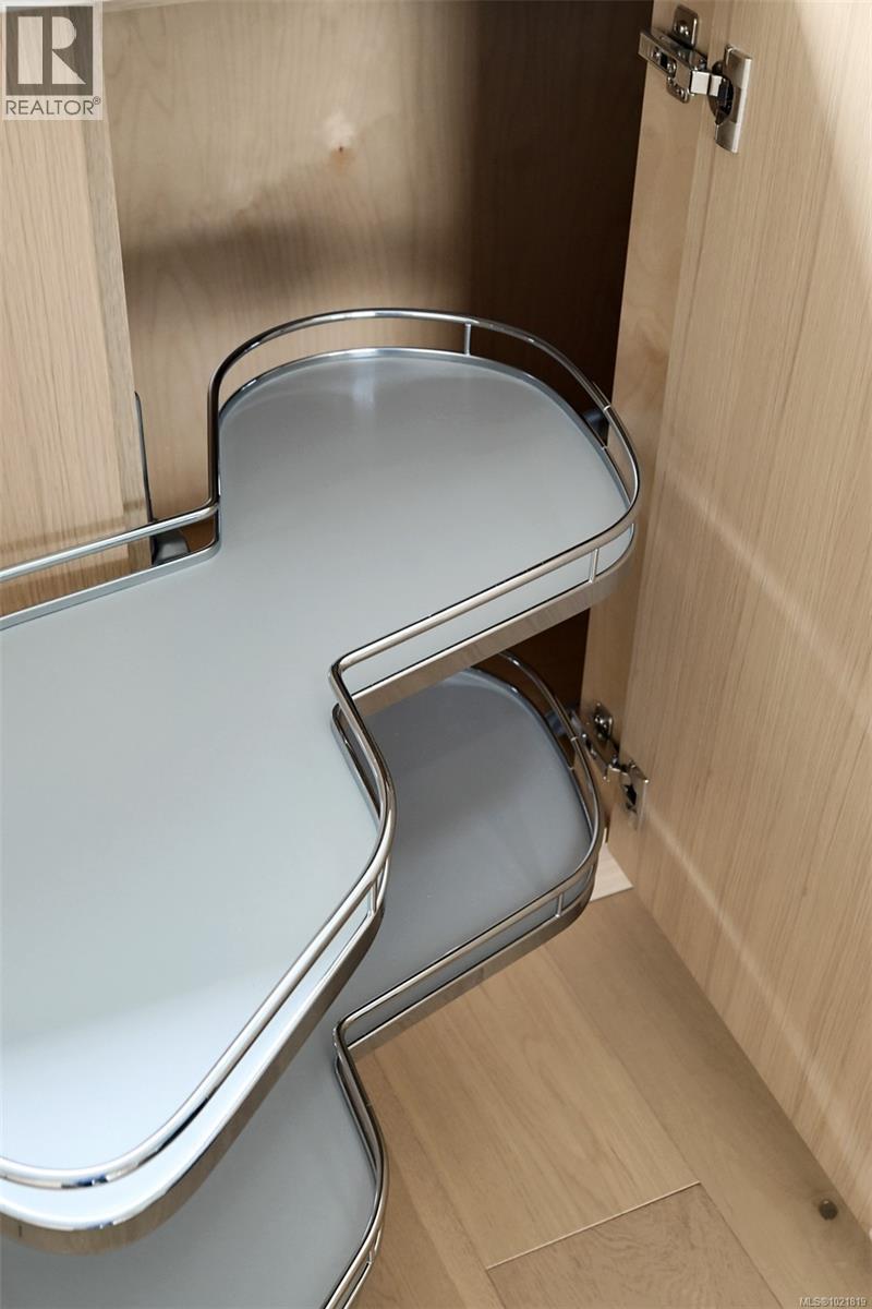 2 2268 Bowker Ave, Oak Bay, BC - Indoor