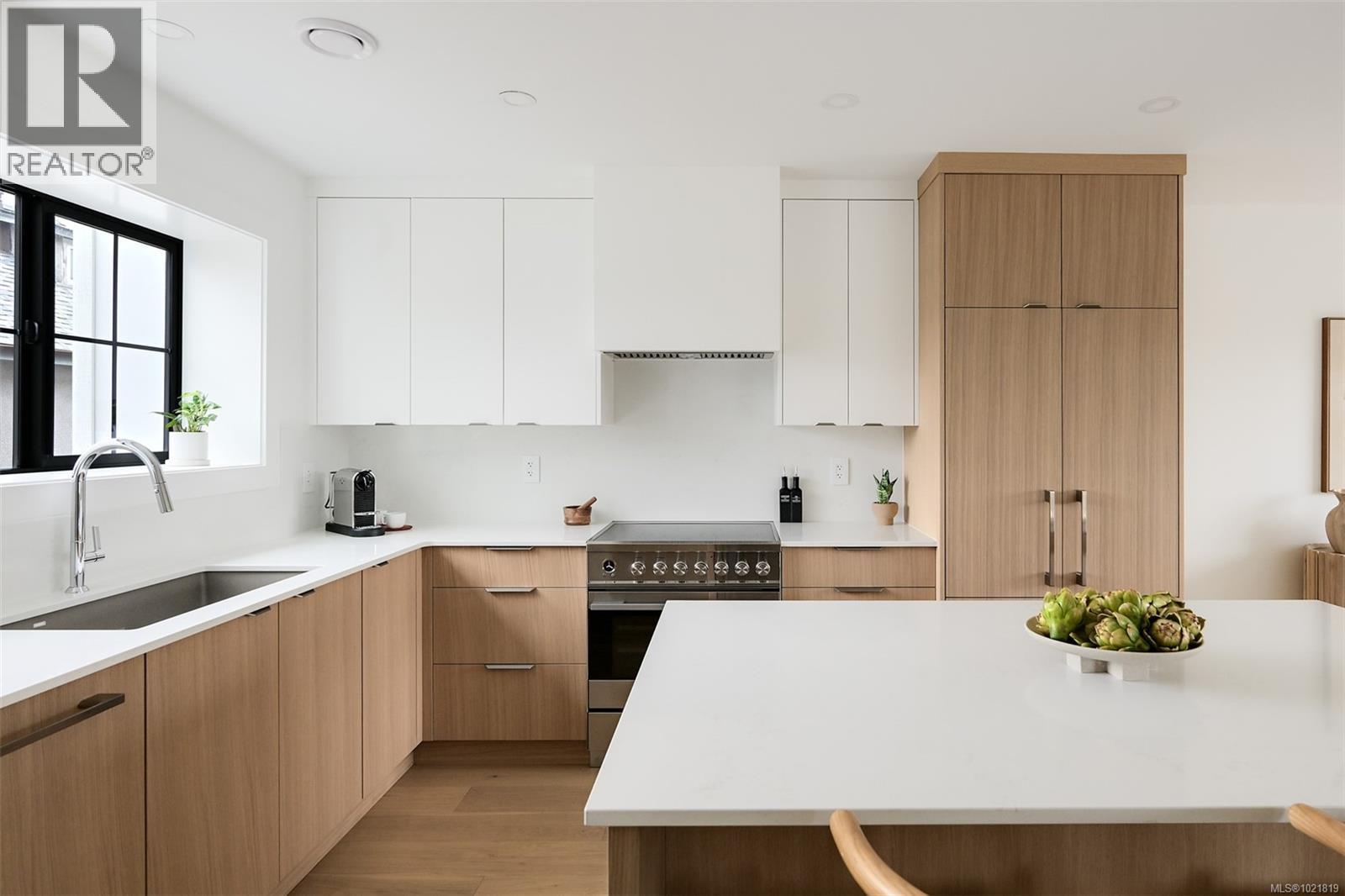 2 2268 Bowker Ave, Oak Bay, BC - Indoor Photo Showing Kitchen With Upgraded Kitchen