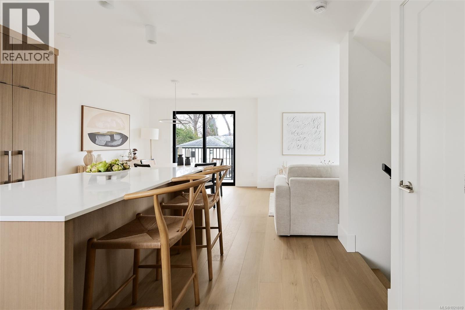 2 2268 Bowker Ave, Oak Bay, BC - Indoor