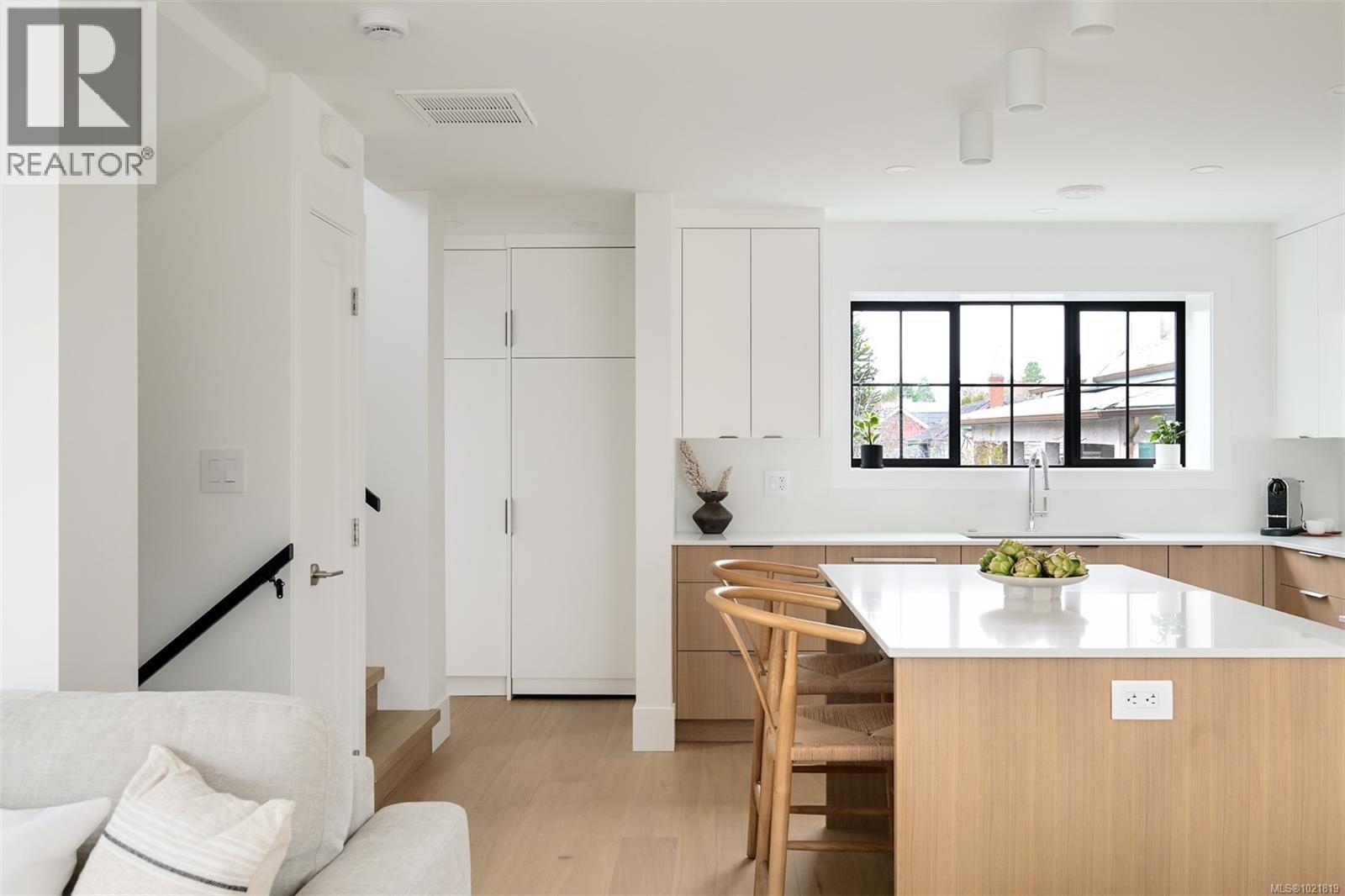 2 2268 Bowker Ave, Oak Bay, BC - Indoor