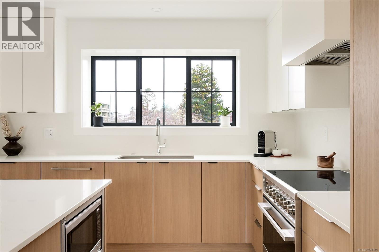 2 2268 Bowker Ave, Oak Bay, BC - Indoor Photo Showing Kitchen
