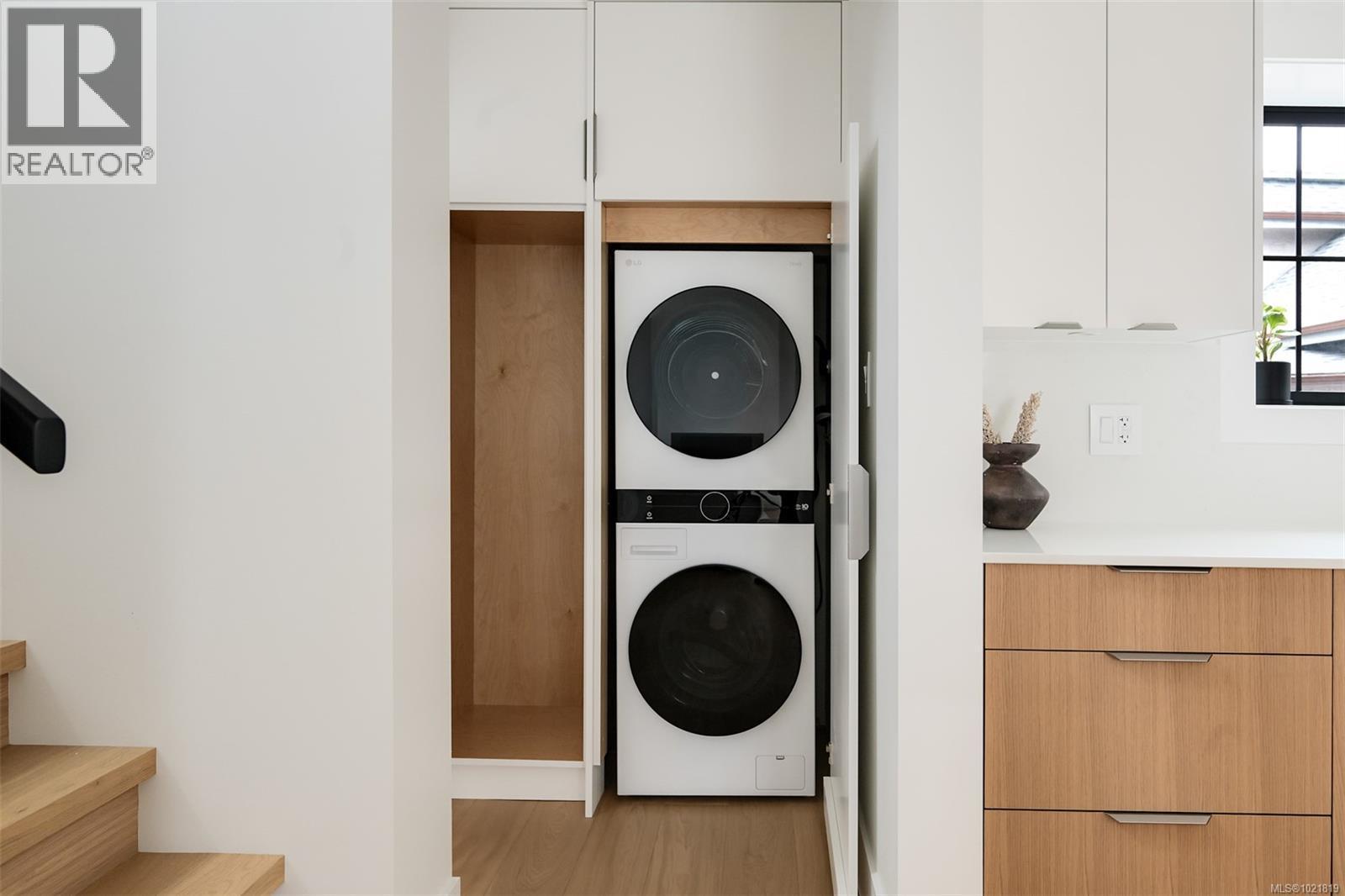 2 2268 Bowker Ave, Oak Bay, BC - Indoor