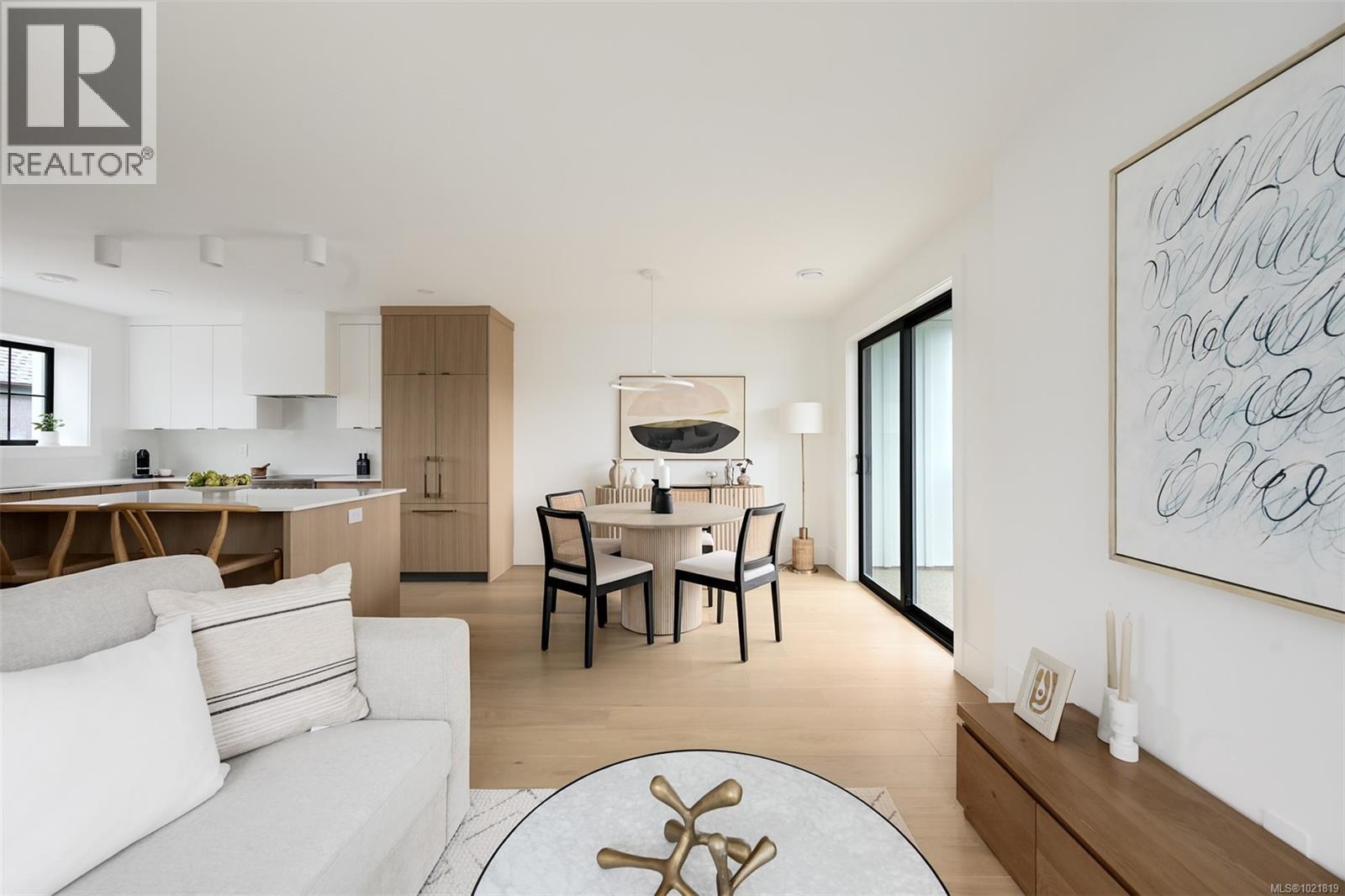 2 2268 Bowker Ave, Oak Bay, BC - Indoor