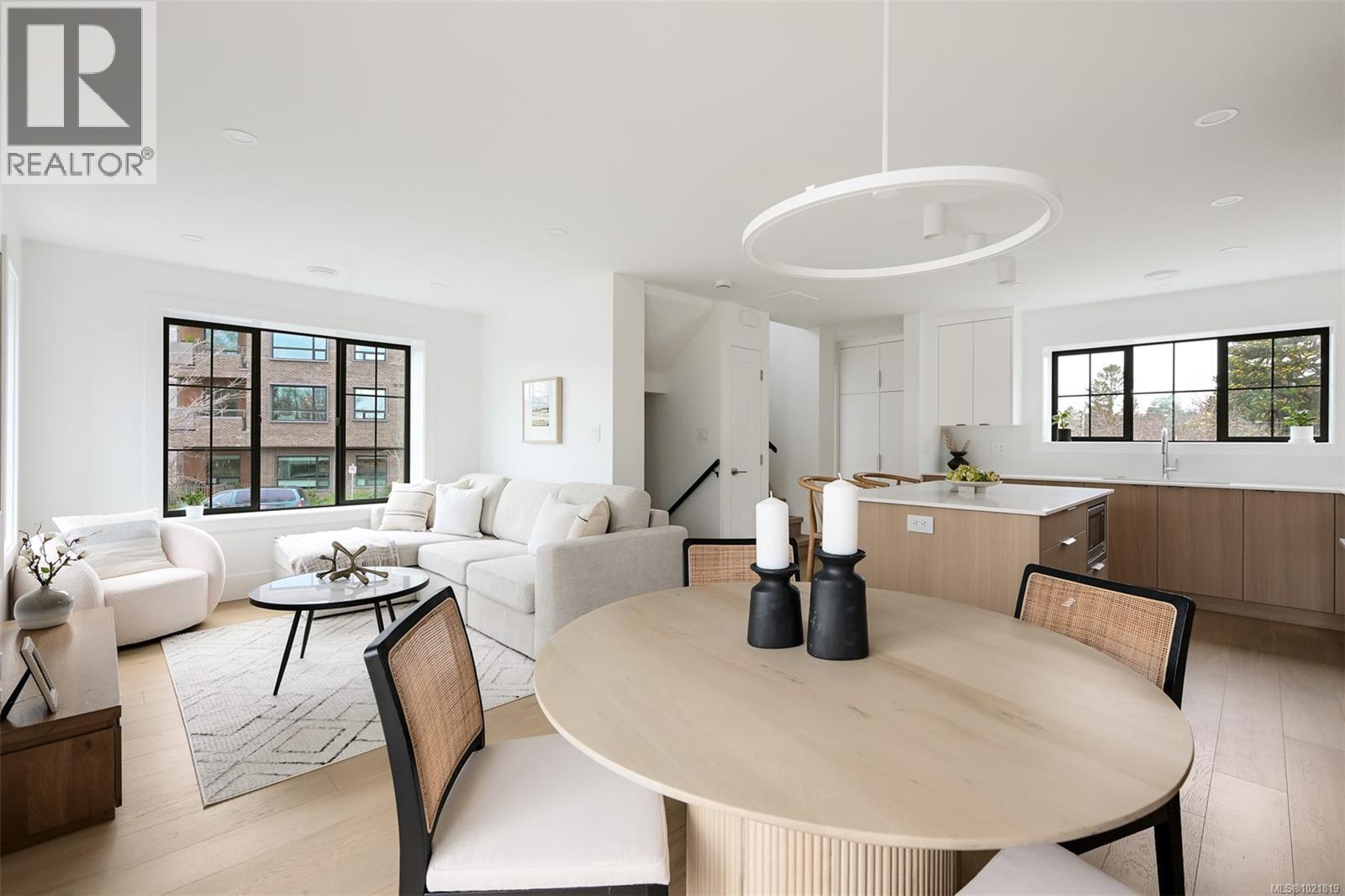 2 2268 Bowker Ave, Oak Bay, BC - Indoor