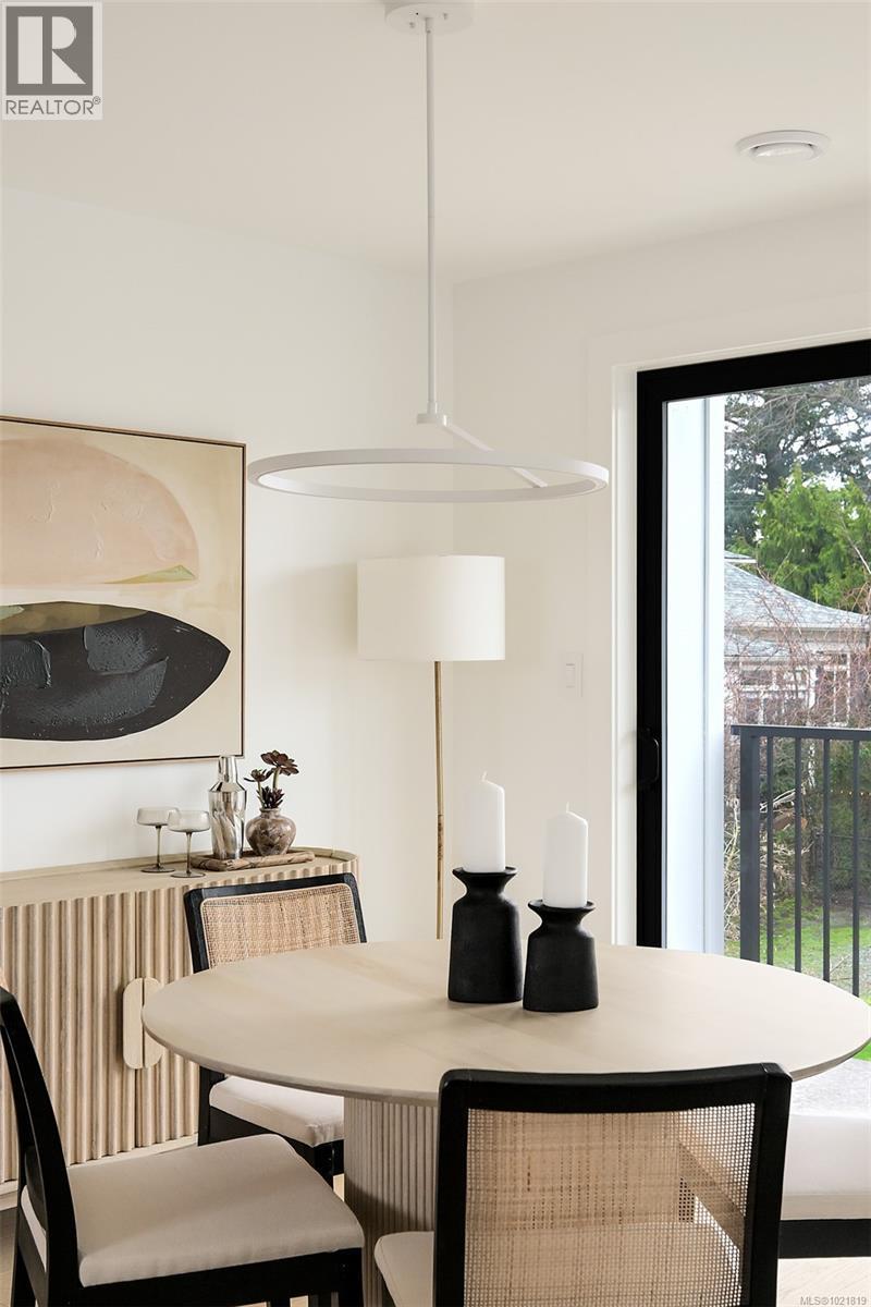 2 2268 Bowker Ave, Oak Bay, BC - Indoor