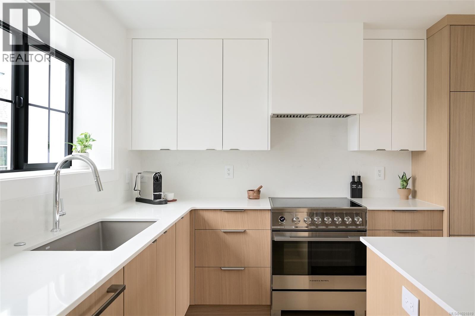 2 2268 Bowker Ave, Oak Bay, BC - Indoor Photo Showing Kitchen With Upgraded Kitchen