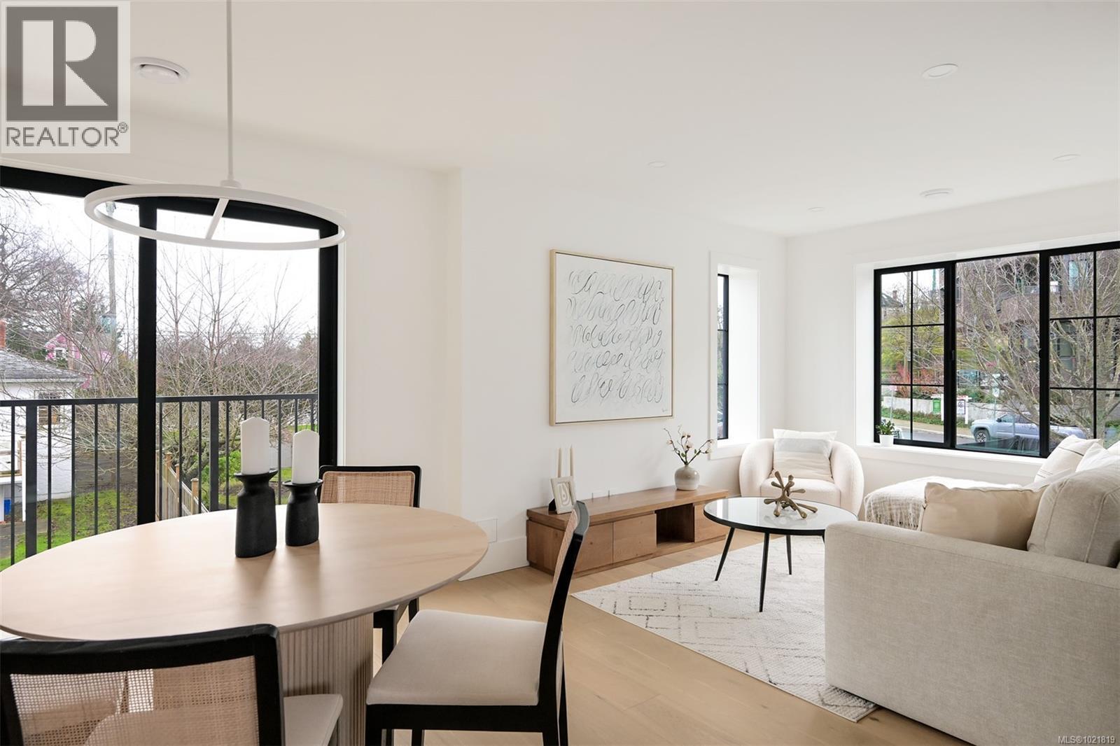 2 2268 Bowker Ave, Oak Bay, BC - Indoor