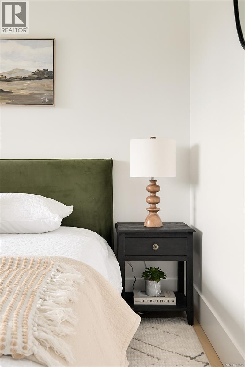 2 2268 Bowker Ave, Oak Bay, BC - Indoor