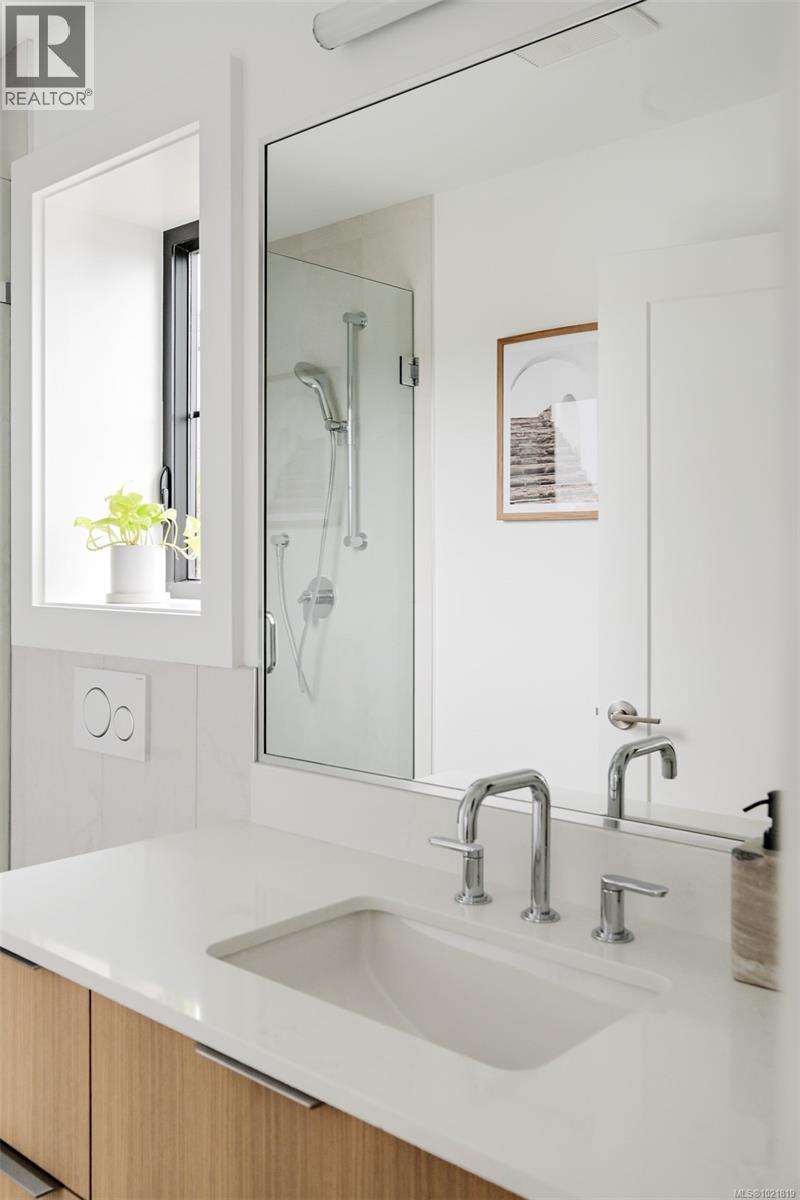 2 2268 Bowker Ave, Oak Bay, BC - Indoor Photo Showing Bathroom