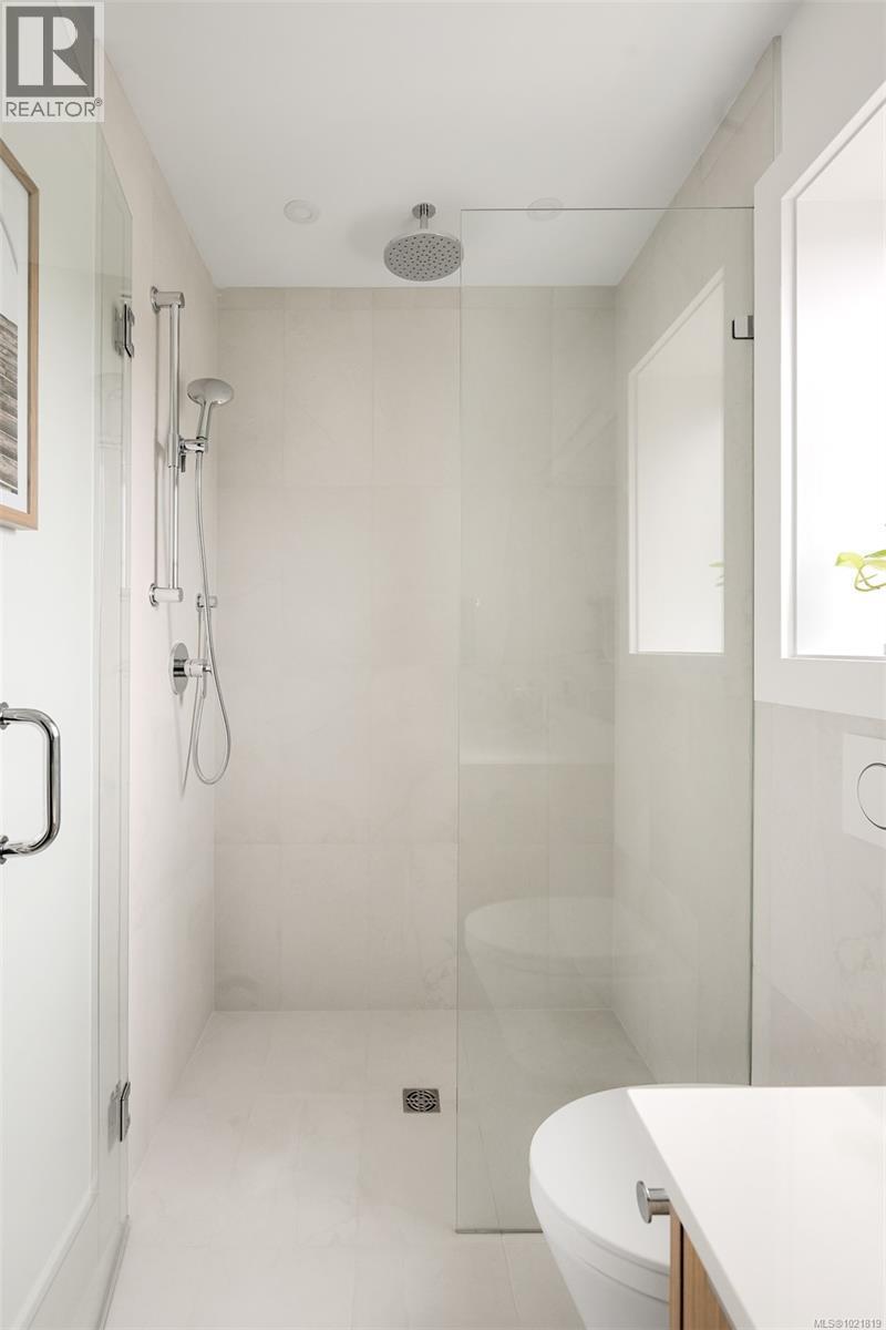 2 2268 Bowker Ave, Oak Bay, BC - Indoor Photo Showing Bathroom