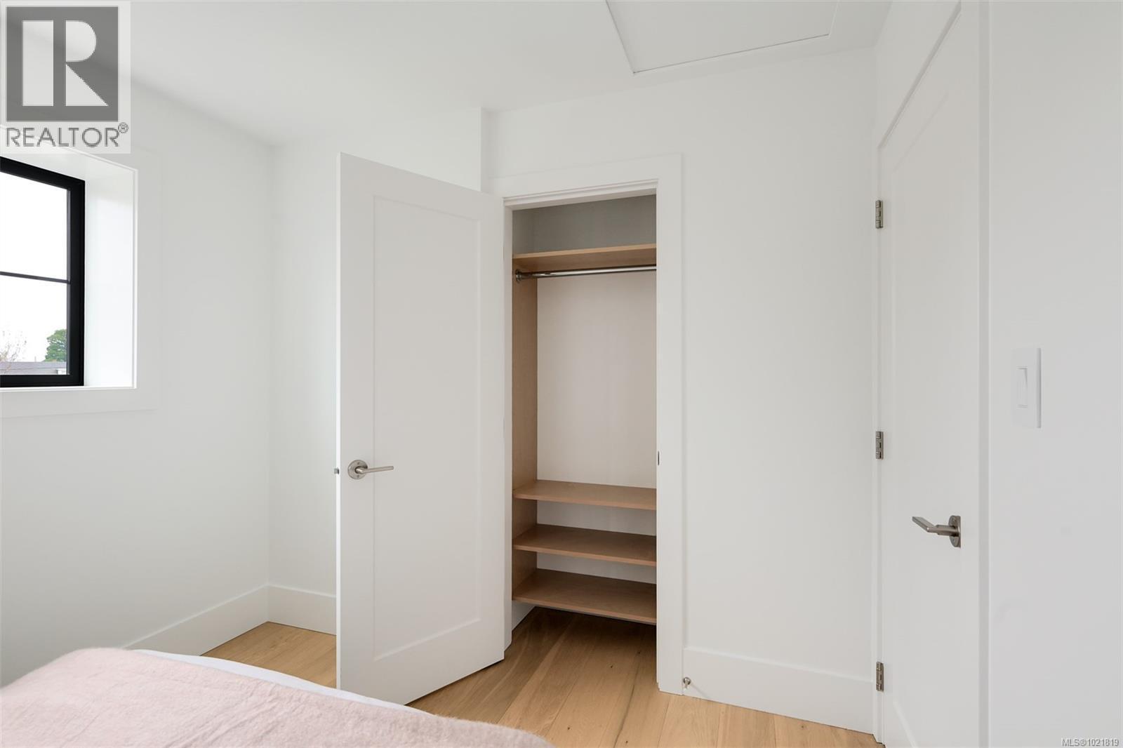 2 2268 Bowker Ave, Oak Bay, BC - Indoor Photo Showing Bedroom