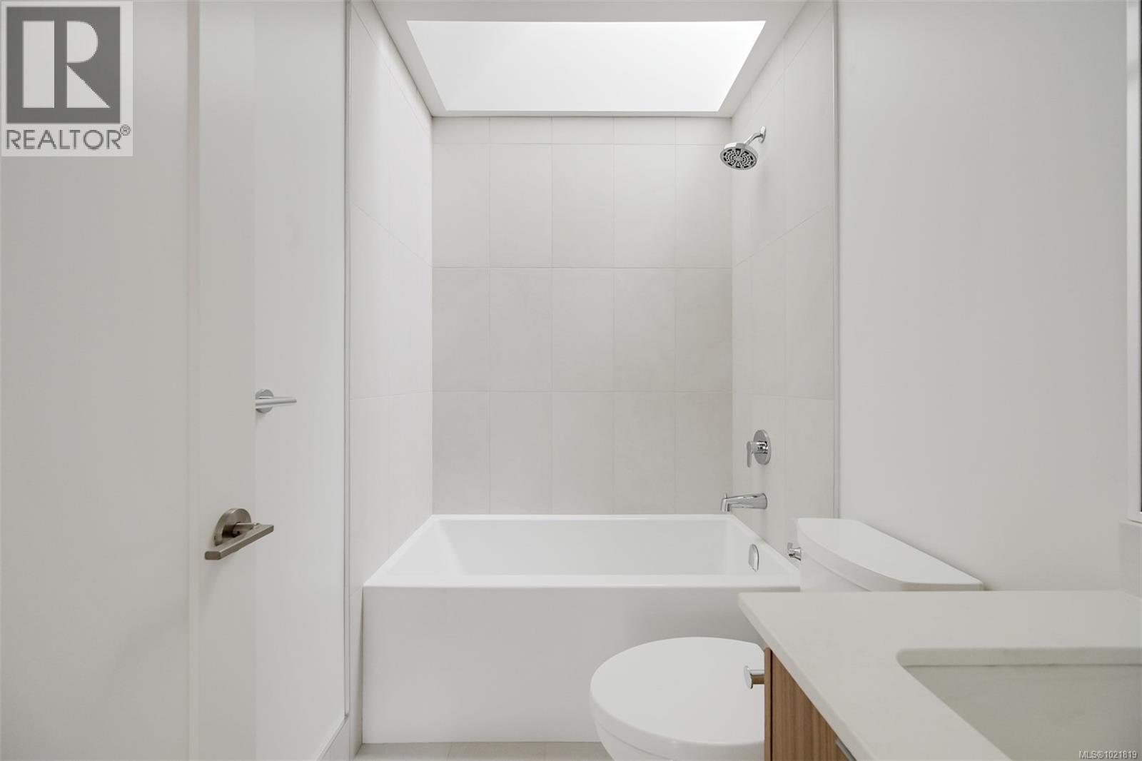 2 2268 Bowker Ave, Oak Bay, BC - Indoor Photo Showing Bathroom